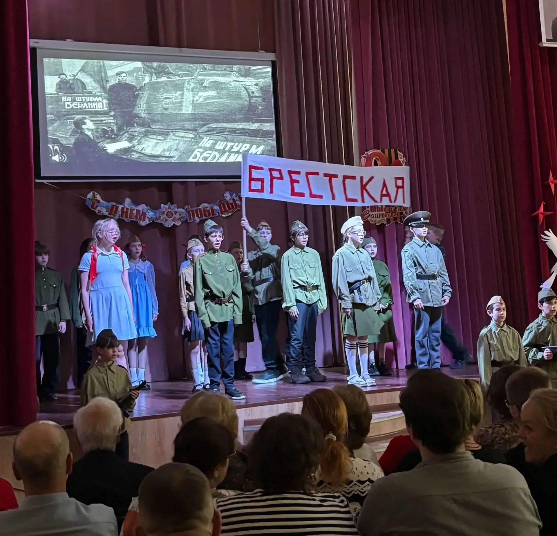 🇷🇺 Связь поколений: как наша школа помнит подвиг!   В стенах нашей школы было по-настоящему торжеств