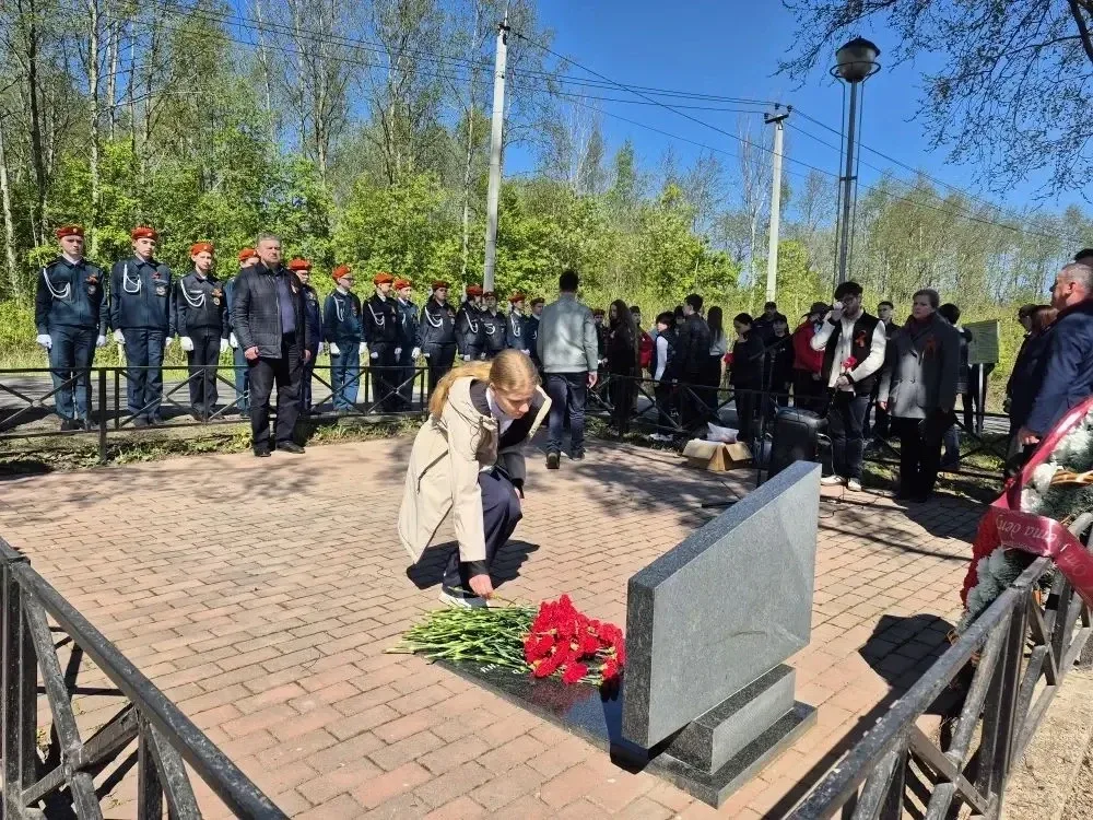 🕯Память жива  Ученики Центра образования «Кудрово» приняли участие в торжественном митинге у памятни