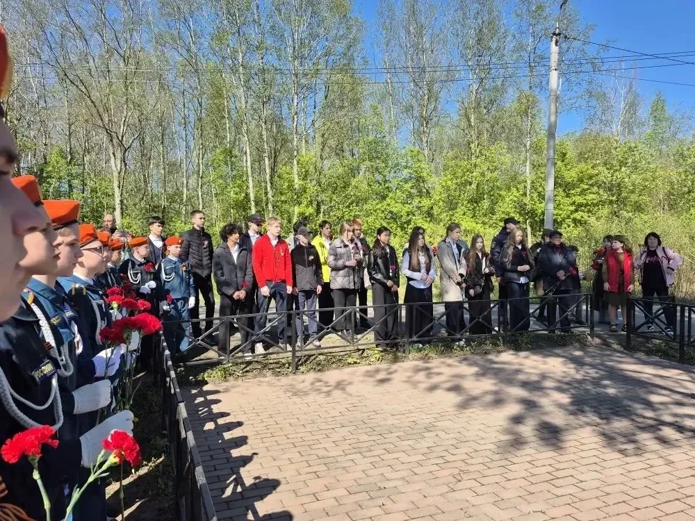 🕯Память жива  Ученики Центра образования «Кудрово» приняли участие в торжественном митинге у памятни
