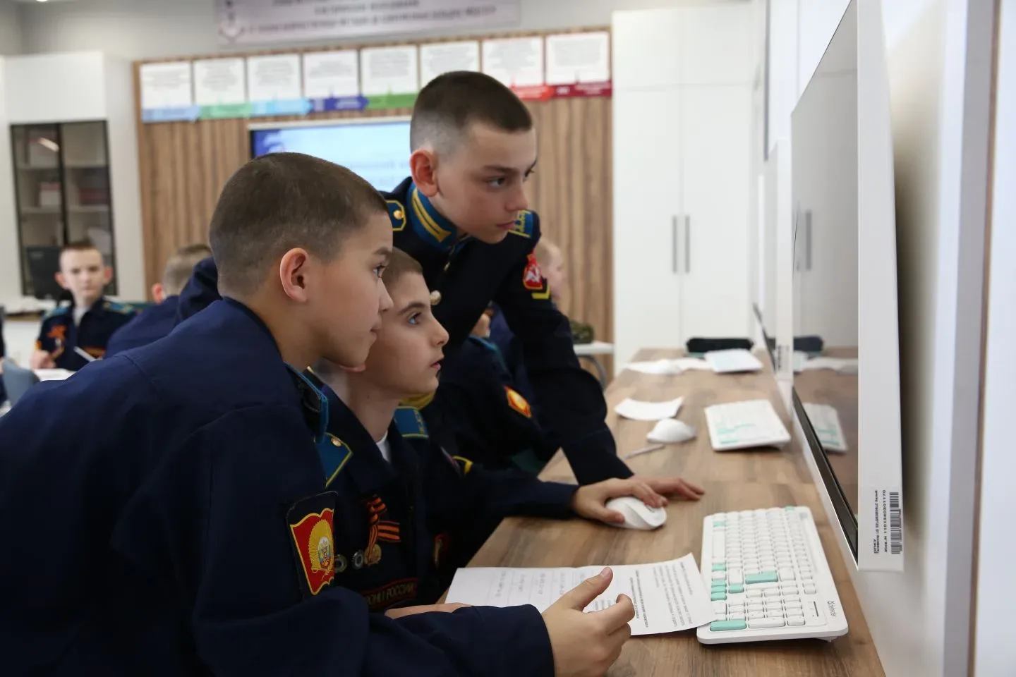 В преддверии 9 мая кадеты 44 учебного взвода в рамках урока математики прошли квест "Путь к Победе".