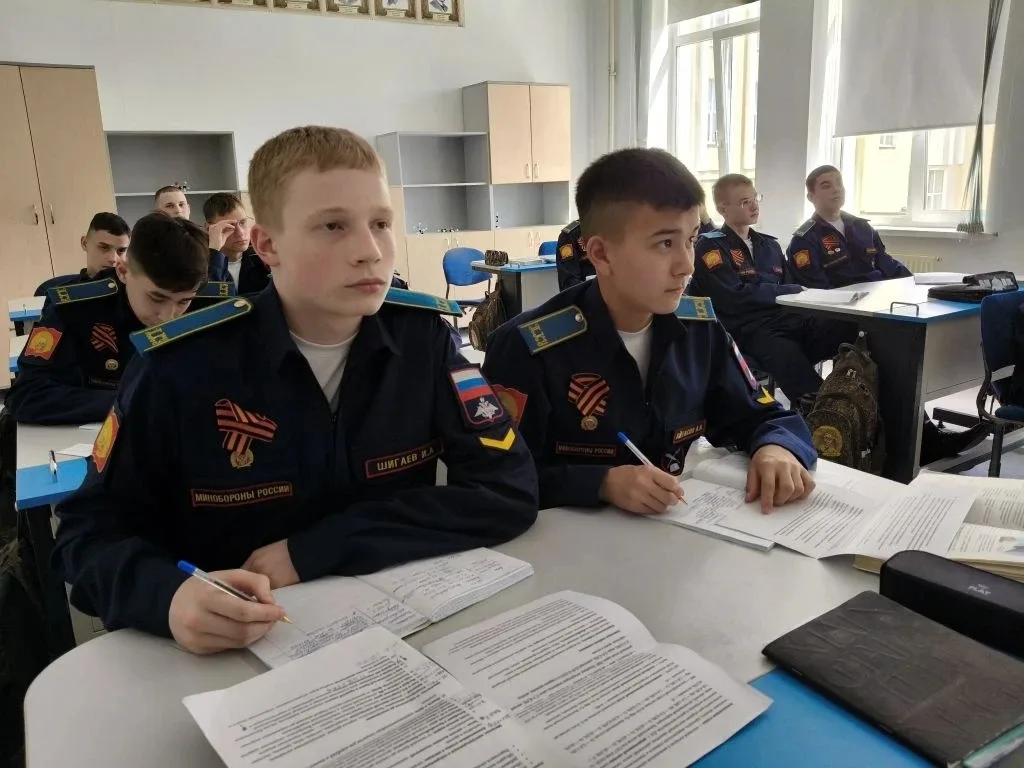 Химия на службе Отечеству: обобщение знаний о металлах и неметаллах.  Завершение изучения курса хими