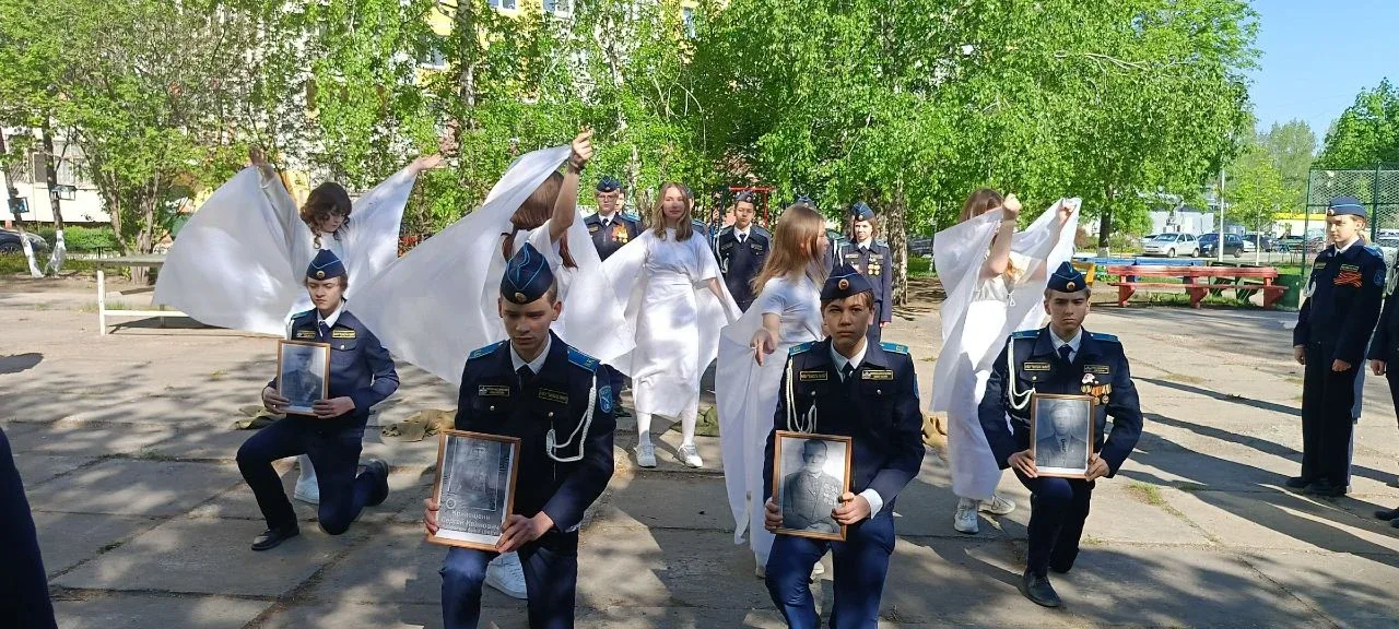 🇷🇺ПАРАД ИДЕТ К ВЕТЕРАНУ Торжественным маршем перед ветераном Великой Отечественной войны Коротиным Б