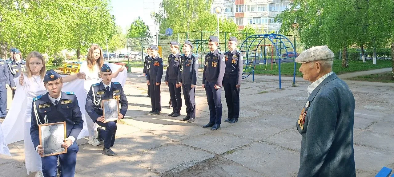 🇷🇺ПАРАД ИДЕТ К ВЕТЕРАНУ Торжественным маршем перед ветераном Великой Отечественной войны Коротиным Б