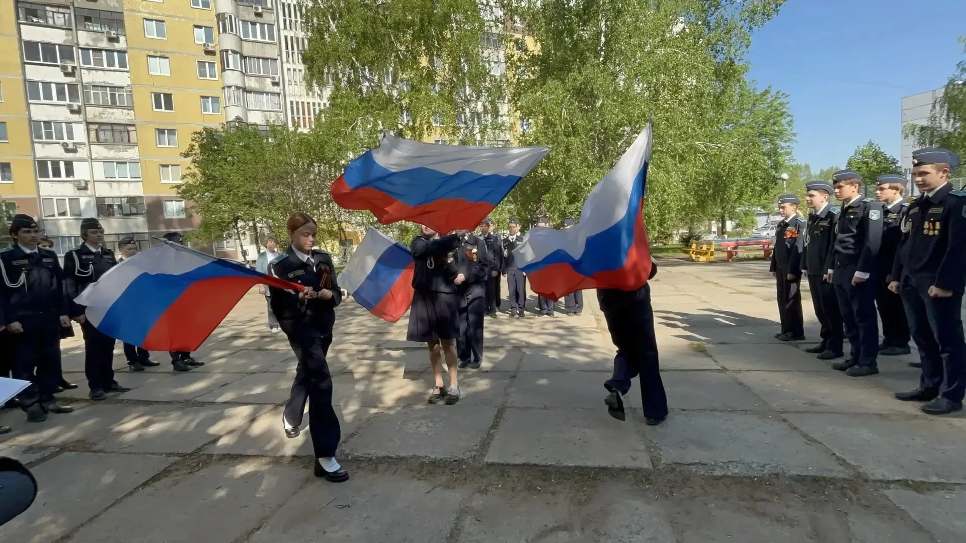 🇷🇺ПАРАД ИДЕТ К ВЕТЕРАНУ Торжественным маршем перед ветераном Великой Отечественной войны Коротиным Б
