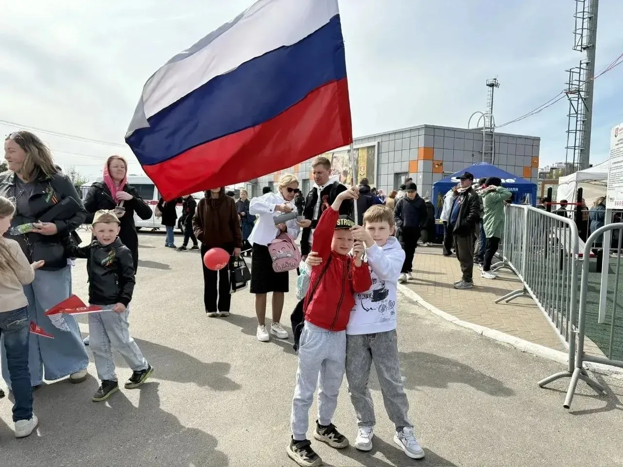 День Победы - священный праздник для нашей страны. Этот праздник — напоминание о том, как важно бере