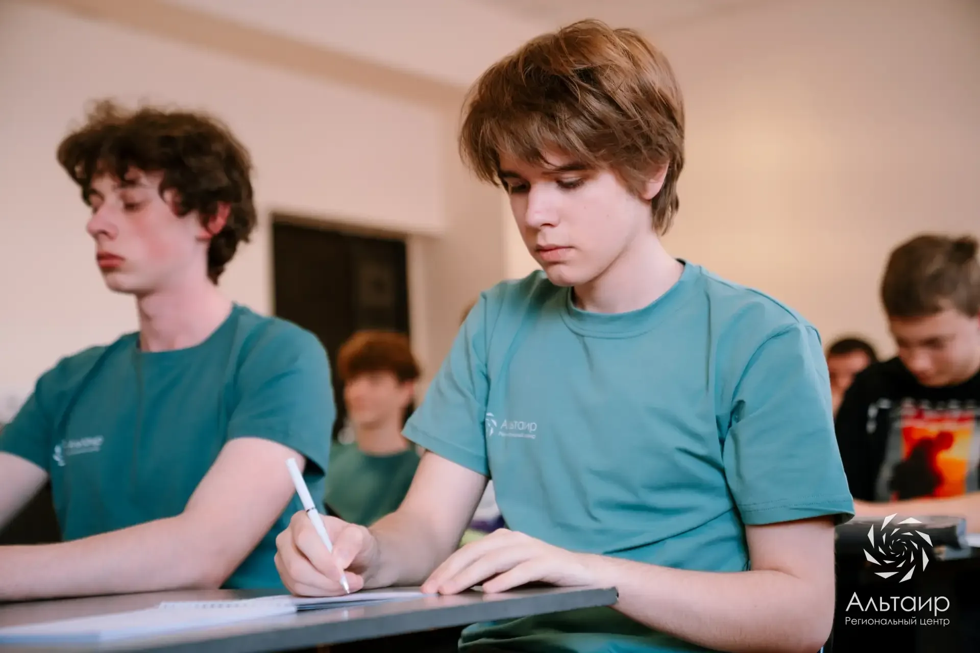 📸 Фотографии с программы «Электроника и схемотехника» опубликованы!  24–30 апреля обучающиеся 7–10 к