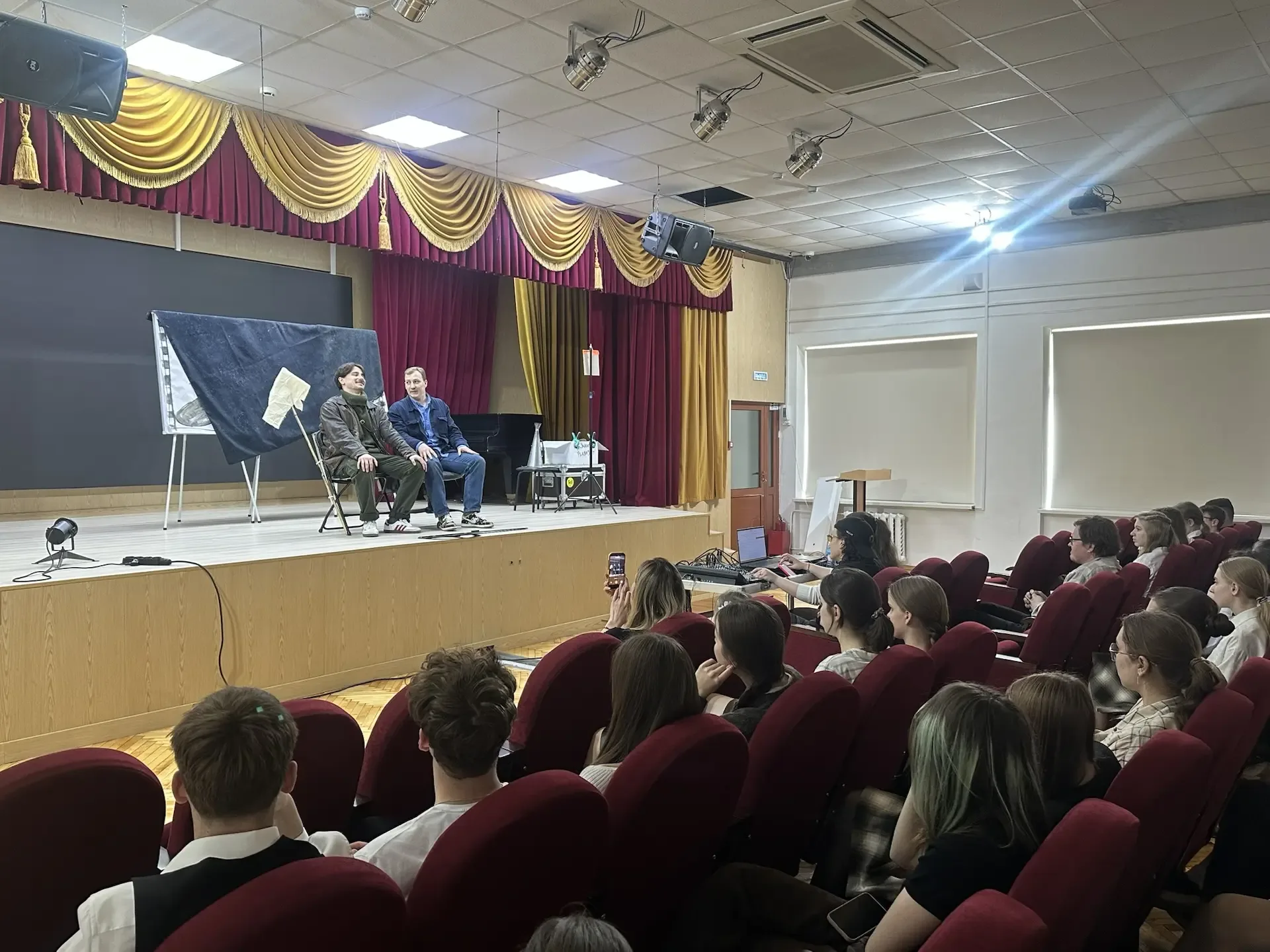 КАКИМ БЫЛ ВАЛЕРИЙ ЧКАЛОВ?  Сегодня наши старшеклассники посмотрели замечательный спектакль-хронику «