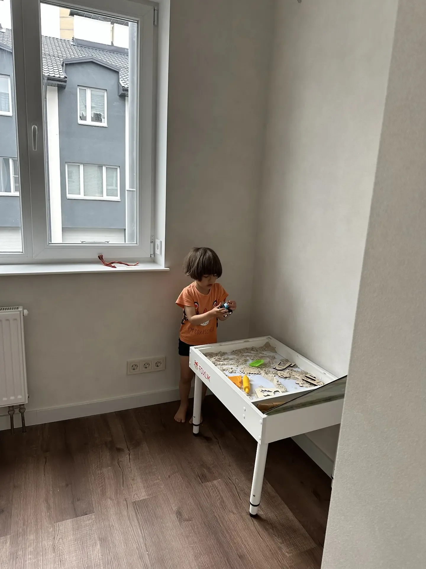 Мы переехали 🥳  Дома все верх дном, первый этаж еще не убран , приходится разуваться каждый раз у ле