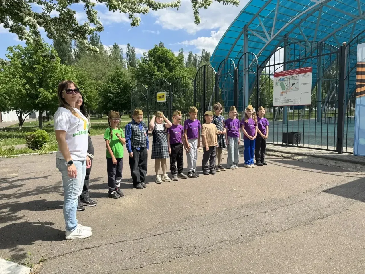 Сегодня в парке «Юбилейный» Орлята МБОУ “СОШ25 с УИОП им. Б.И.Рябцева» играли в военно-патриотическу