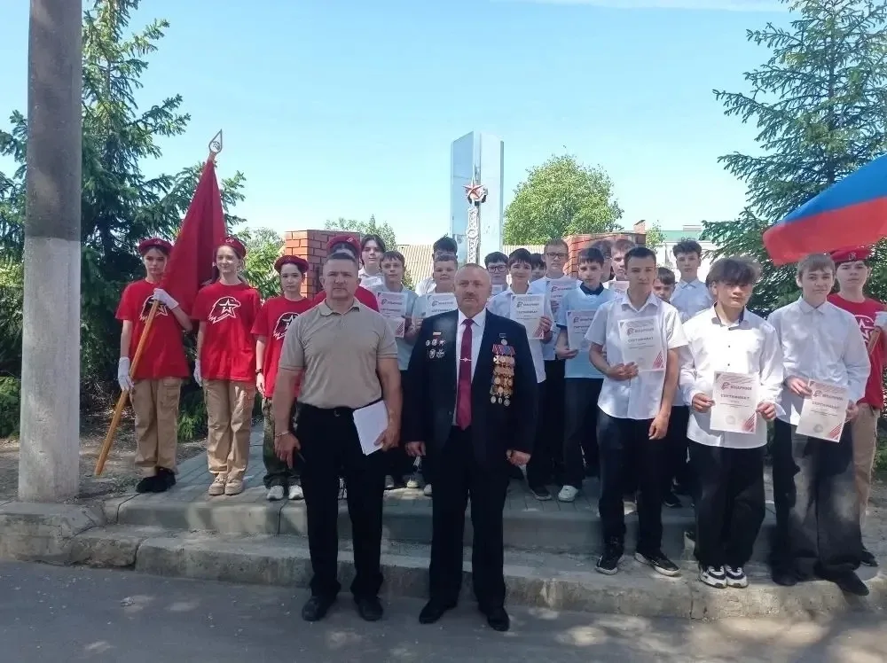 Вступая в ряды «Юнармии»: честь, долг, память   21 мая  в нашей школе произошло важное событие. Учащ