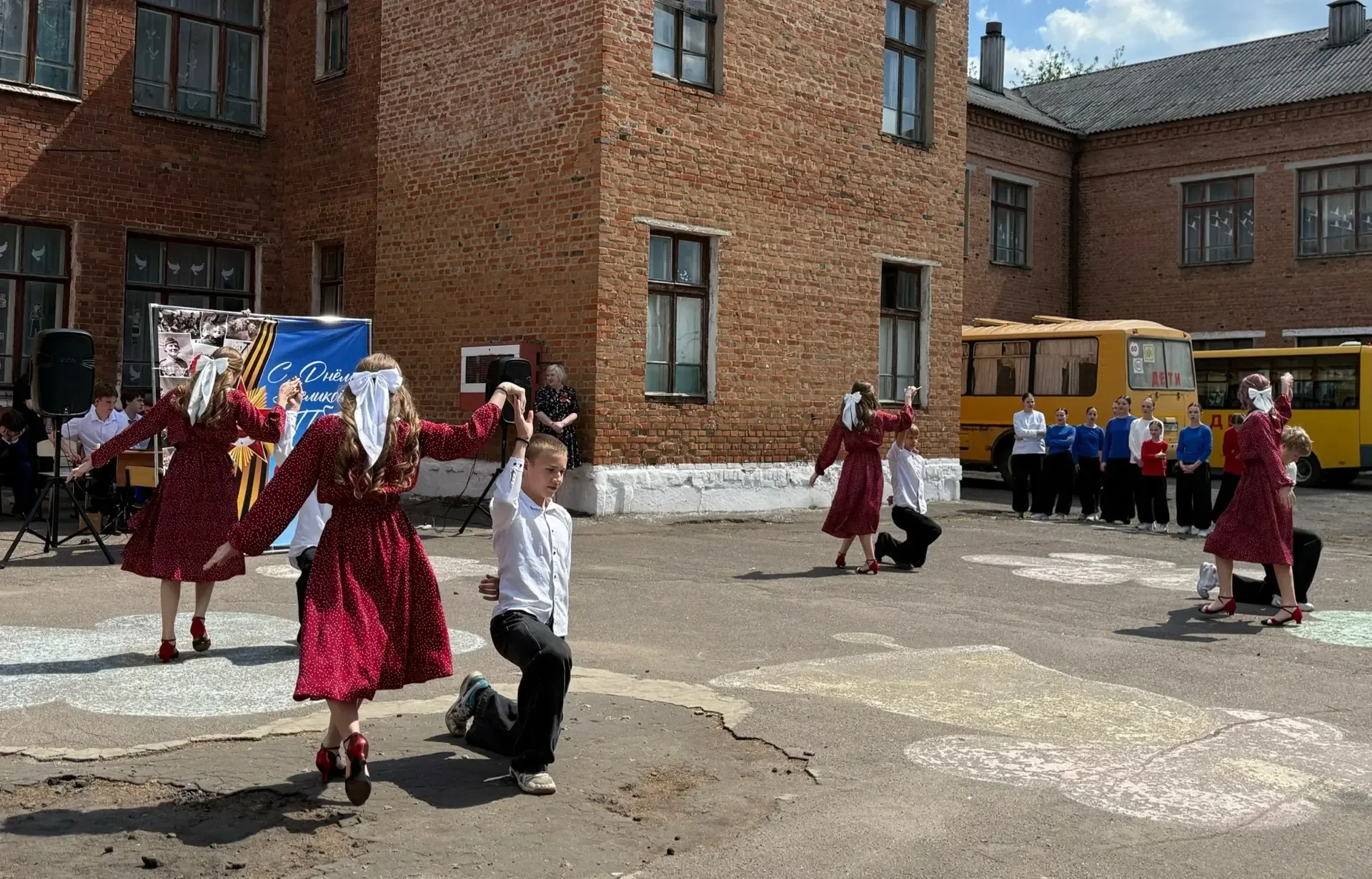 🇷🇺В МБОУ «СОШ № 25 с УИОП им. Б. И. Рябцева»состоялась торжественная линейка, посвящённая Дню Победы