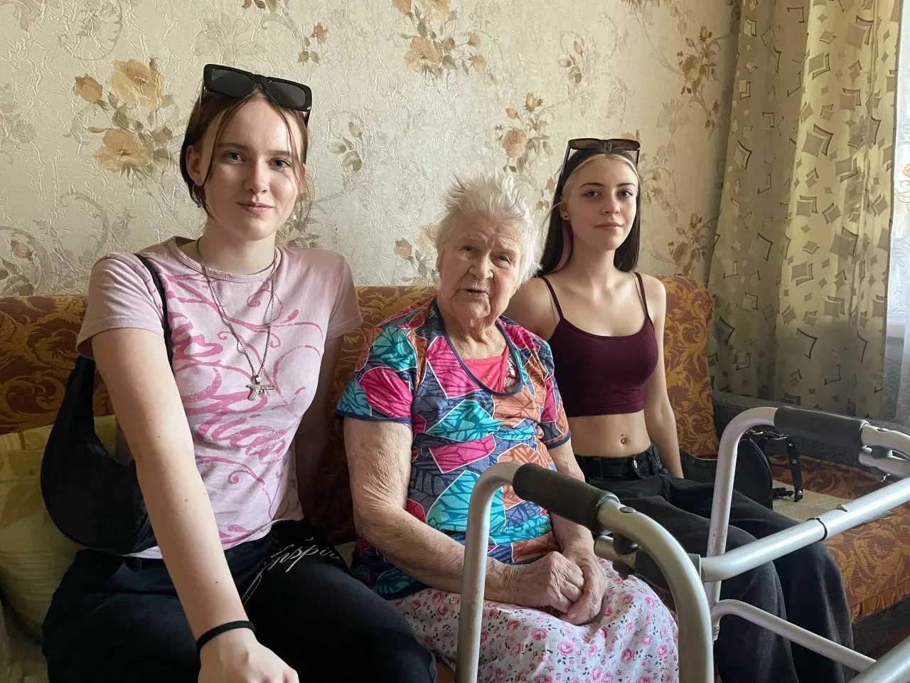 Ученики 9х и 10х классов лицея приняли активное участие в доставке поздравительных открыток Ветерана
