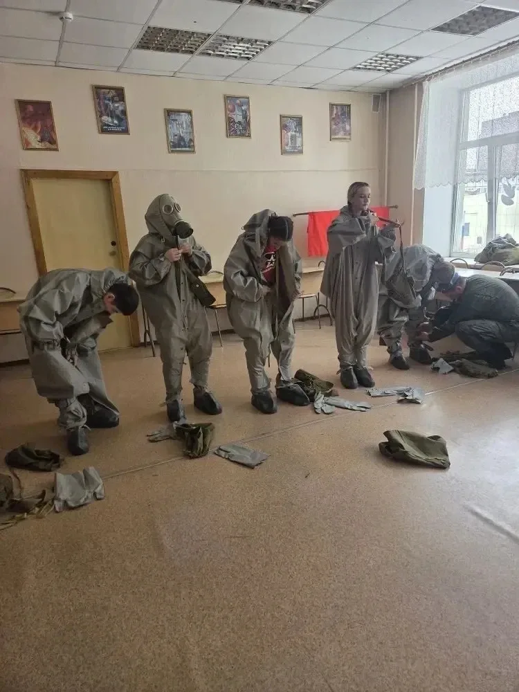 13 мая на базе Норильского техникума технологий и сервиса группа «Сияние» практически полным юнармей