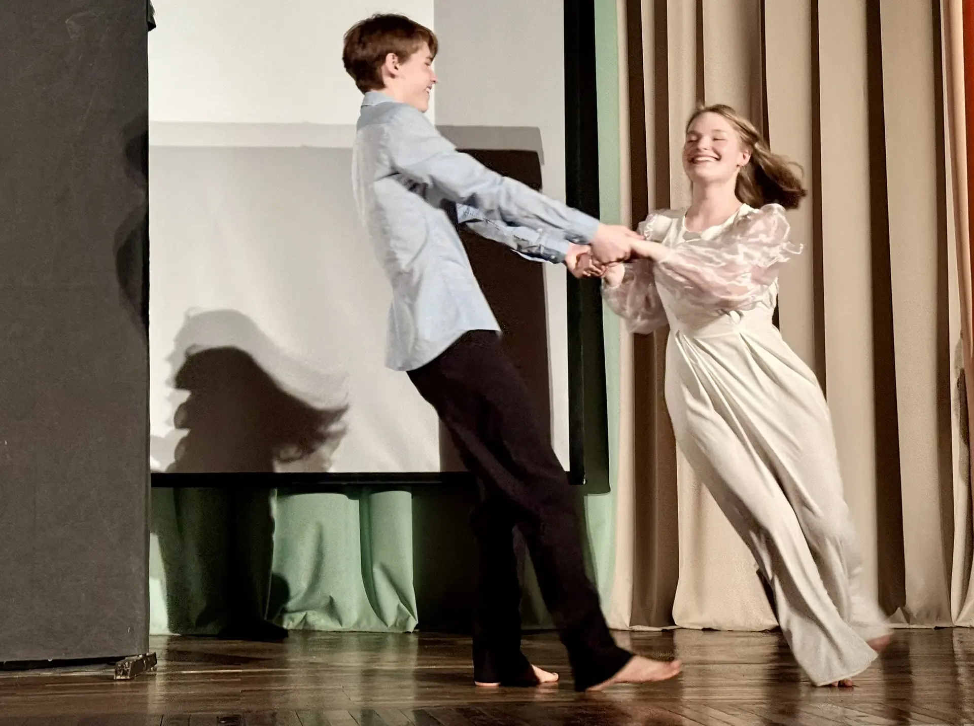 Этот год подарил нам много ярких театральных встреч 🎭 Мы увидели разные истории — и трогательные, и 