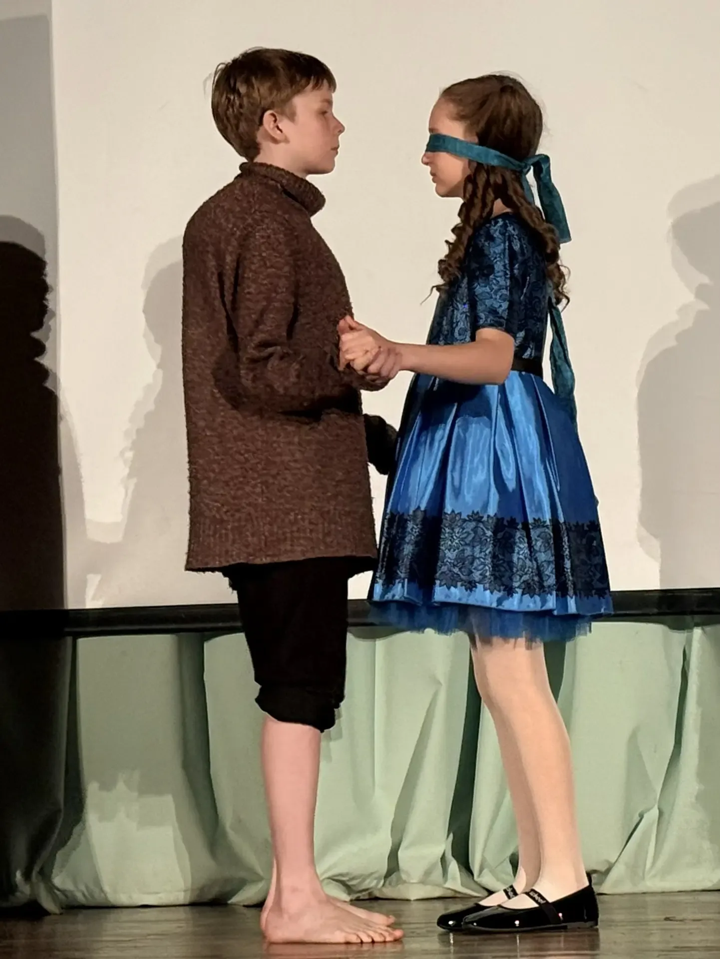 Этот год подарил нам много ярких театральных встреч 🎭 Мы увидели разные истории — и трогательные, и 