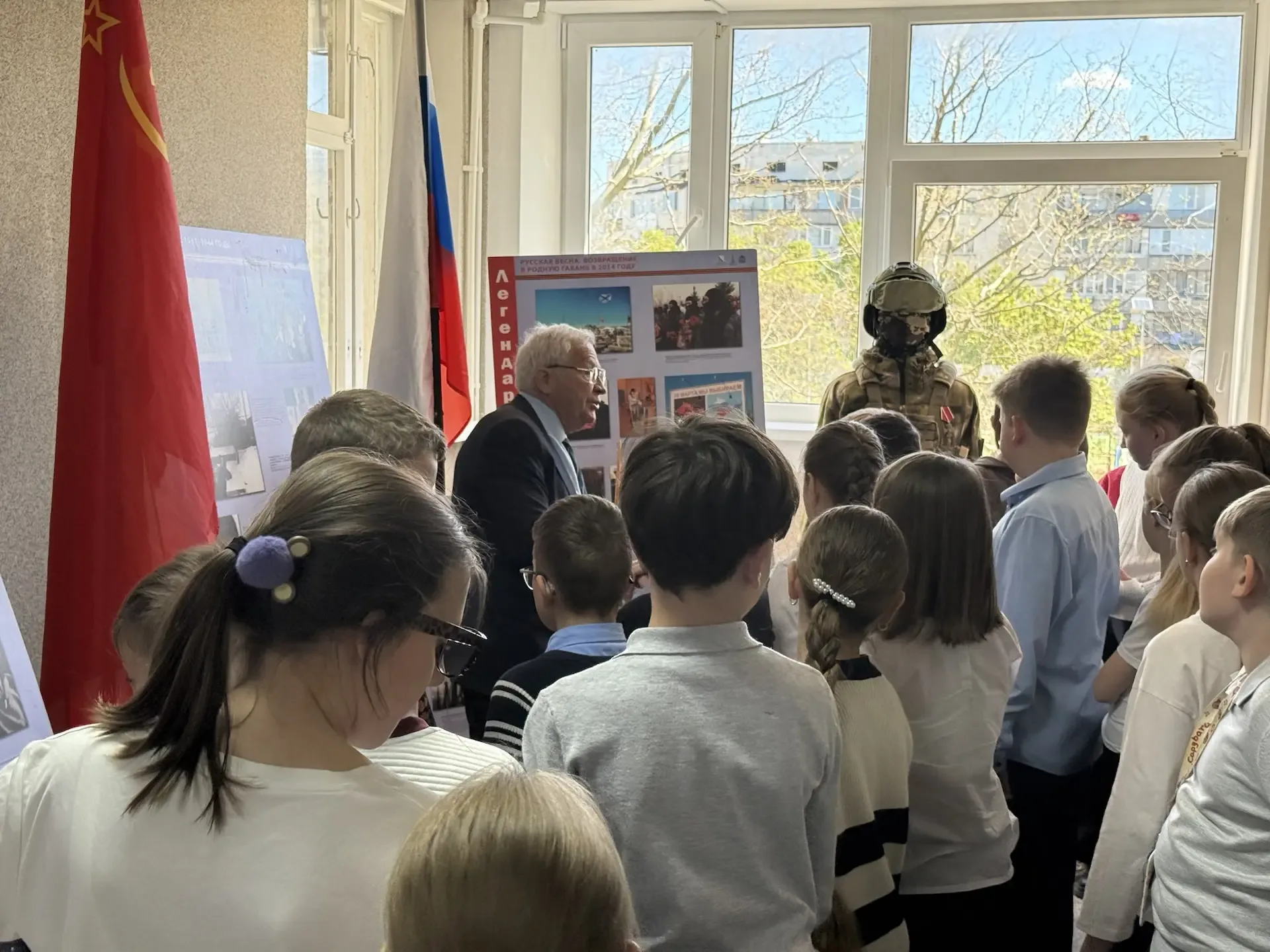 📜 Путешествие в историю: выставка «Легендарный Севастополь»  Учащиеся нашей школы стали участниками 