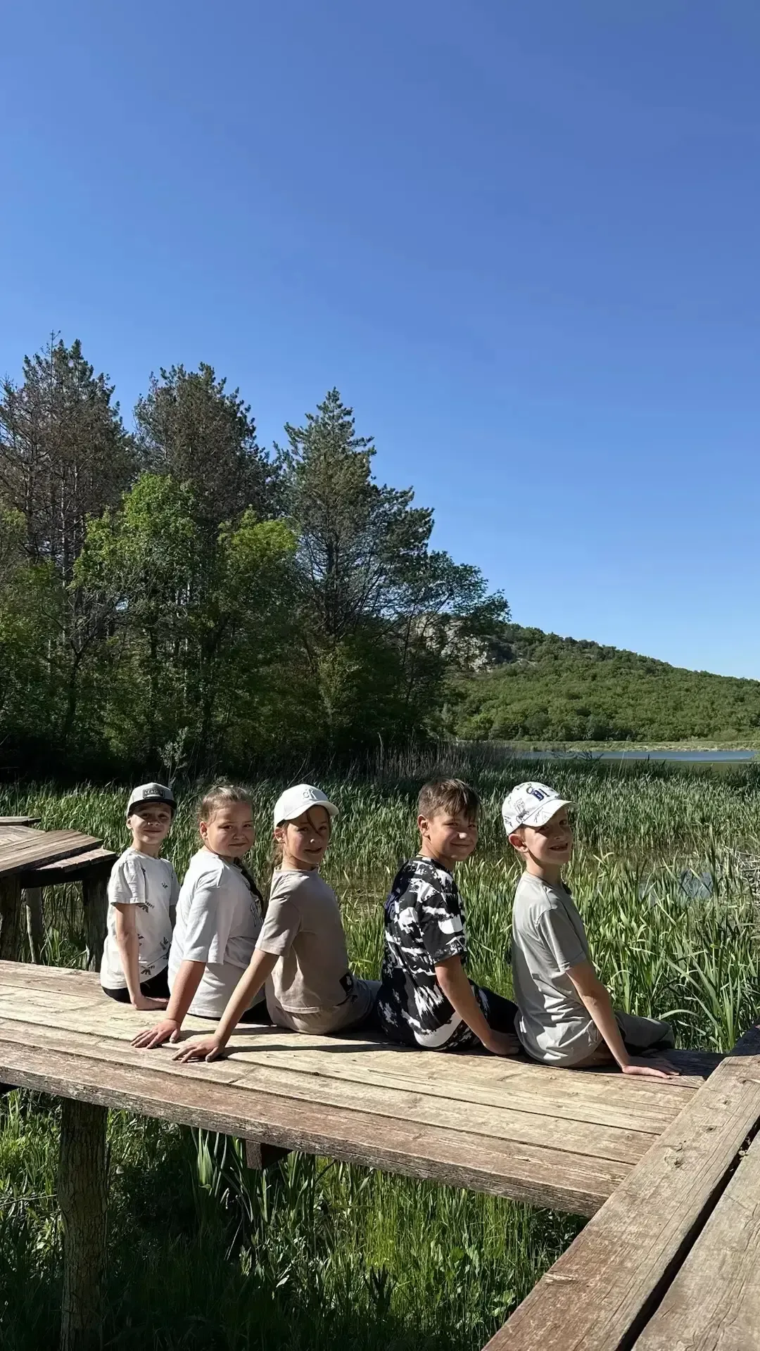 🏞️Поход 2-А с центром туризма «Следопыты»: горы, игры и пикник!  На выходных 2-А класс отправился ис