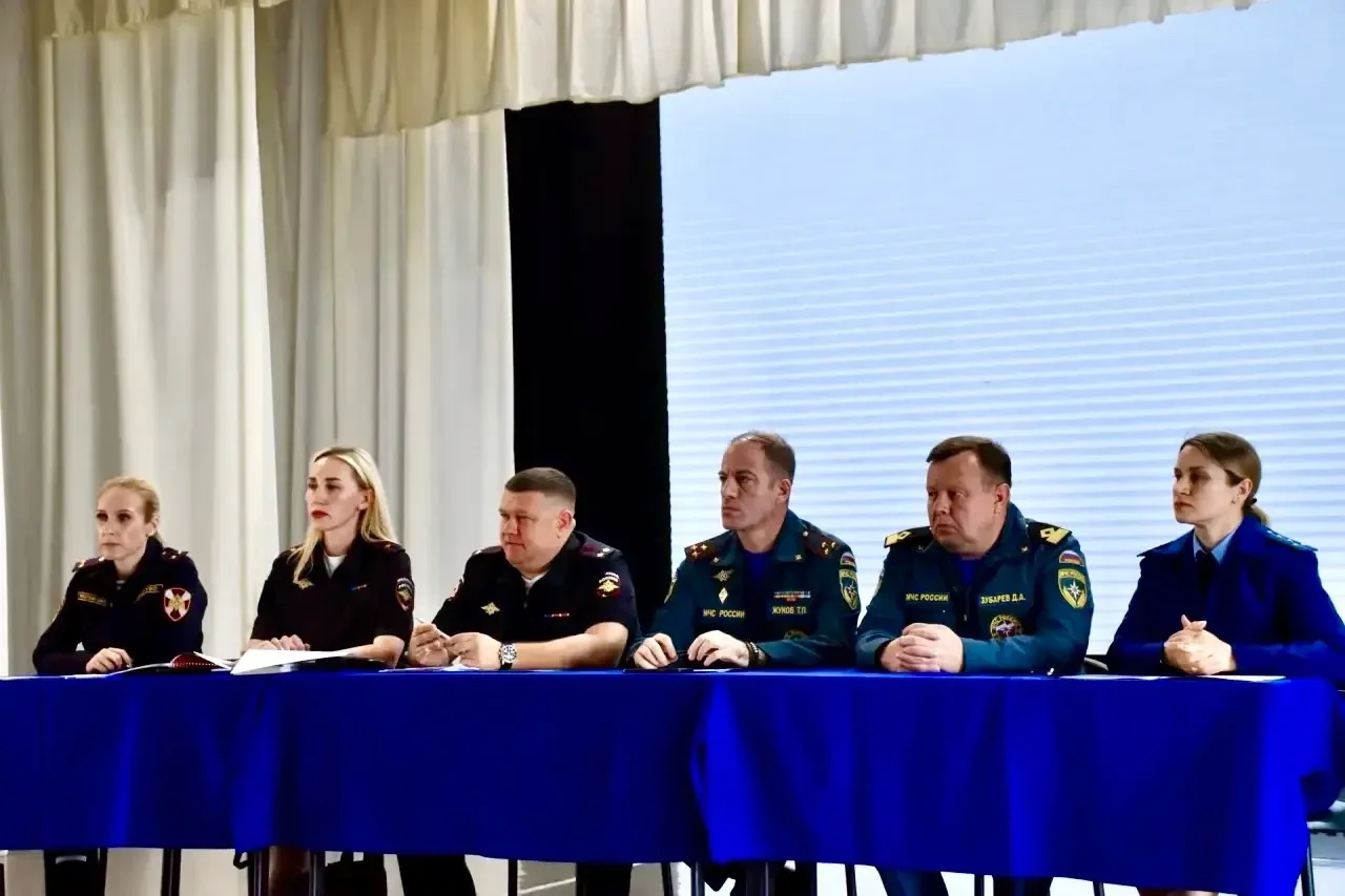 🛡️ Безопасность детей летом — наша общая задача!  В Севастополе прошло общегородское собрание по воп