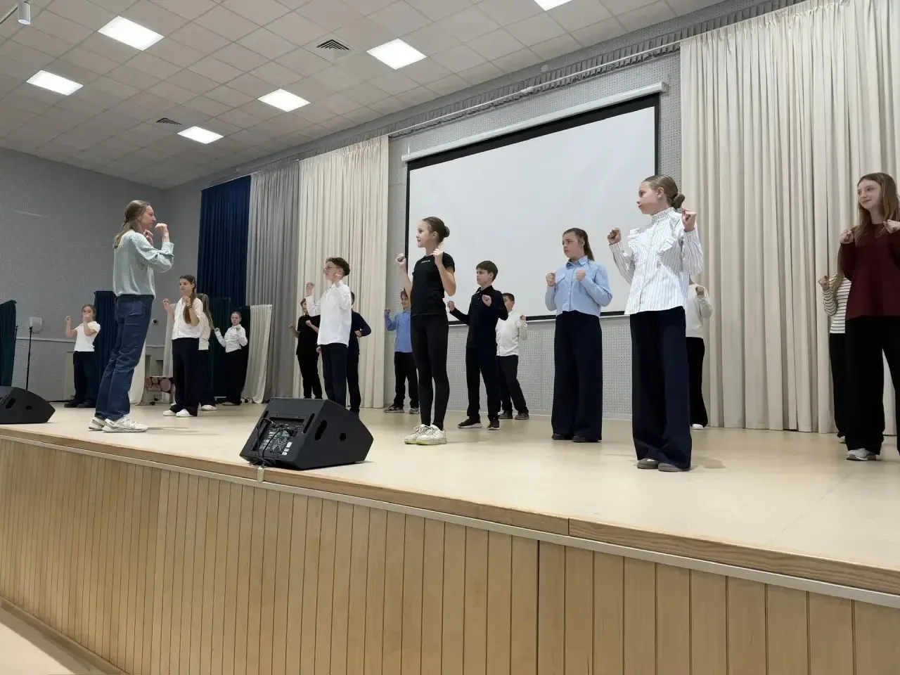 Мастер-класс от заслуженной актрисы для театральной студии «Закулисье»!   🎭Для школьной театральной 