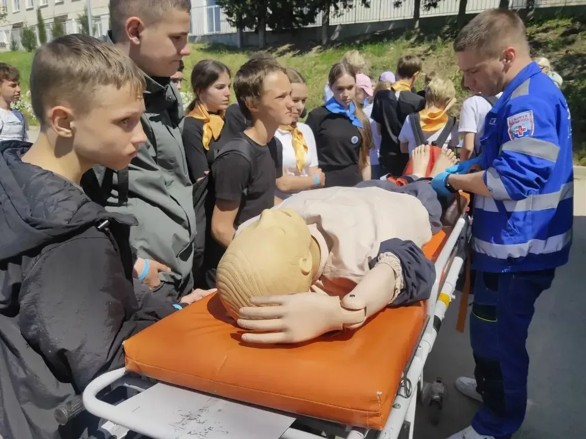 🚨Фестиваль детской безопасности: успешный опыт 6-Б класса  Недавно учащиеся 6-Б класса приняли участ