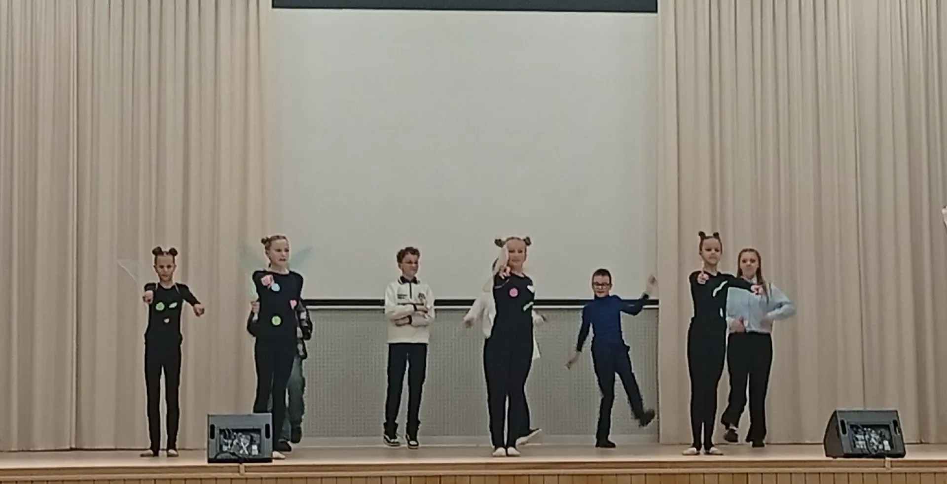 🎭 Школьная театральная студия «Закулисье»: финал сезона — спектакль «Тарарамцы»!   Завершился театра