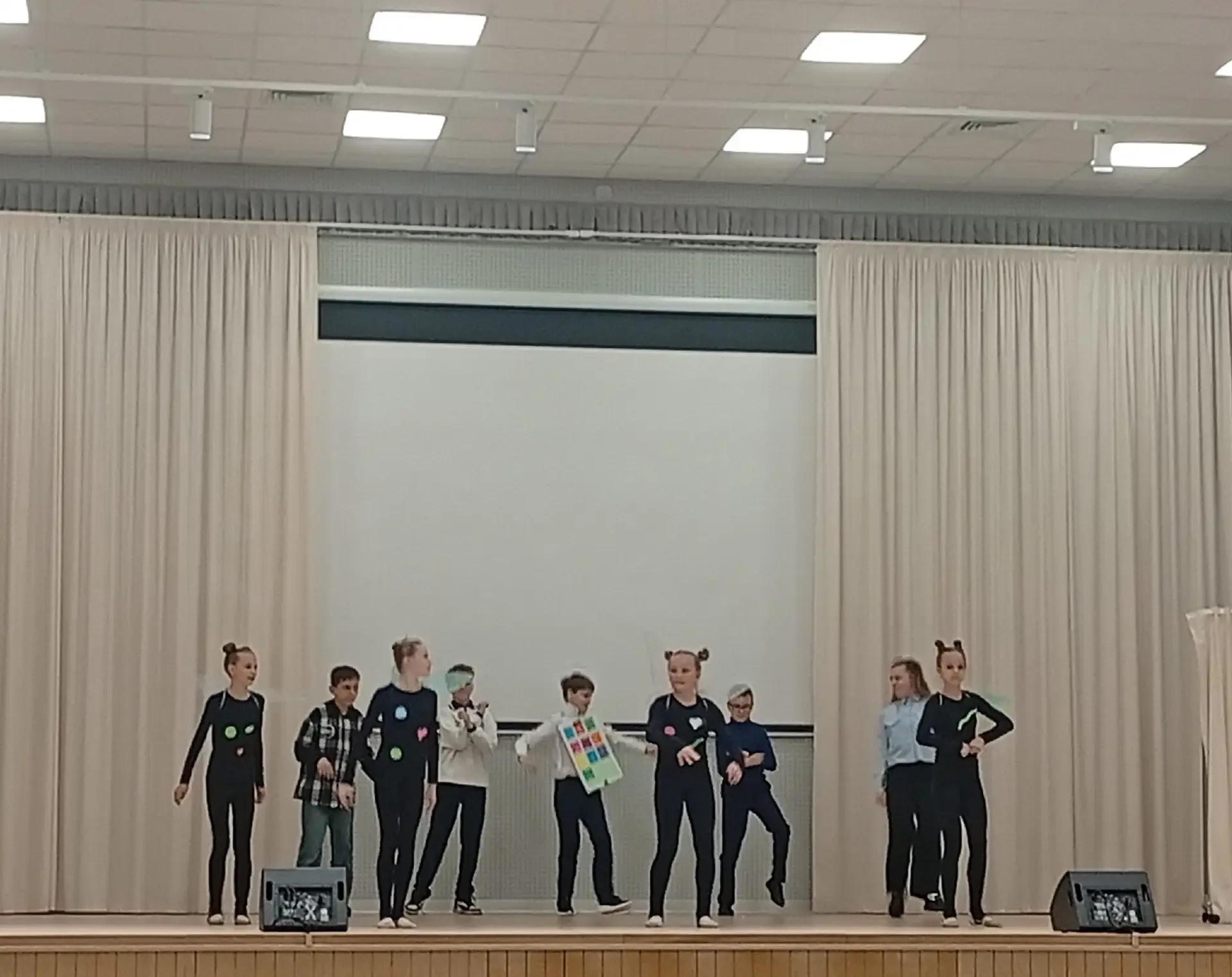 🎭 Школьная театральная студия «Закулисье»: финал сезона — спектакль «Тарарамцы»!   Завершился театра