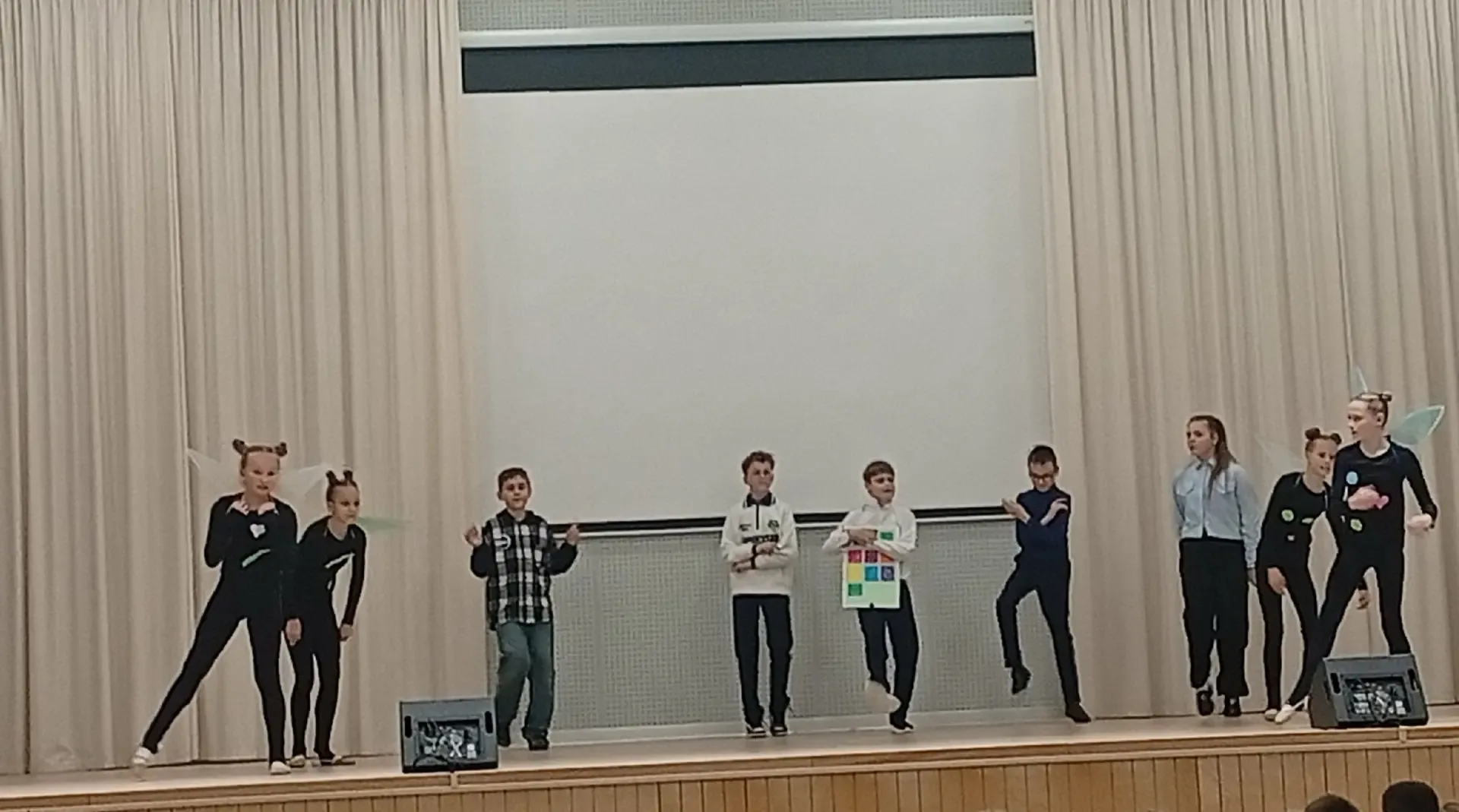 🎭 Школьная театральная студия «Закулисье»: финал сезона — спектакль «Тарарамцы»!   Завершился театра