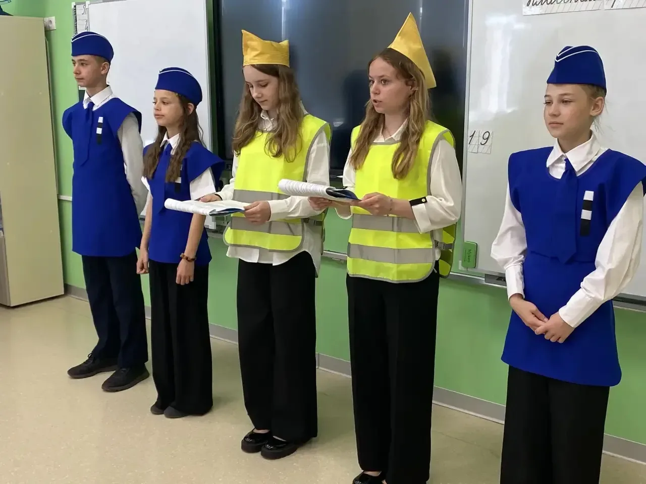 🚦 Отряд ЮИД «Светофор» раскрыл секреты безопасности на дороге!  Наш отряд ЮИД «Светофор» провёл позн