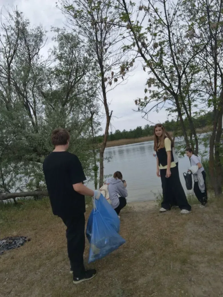 15.05.26г. учащиеся 7, 9, 11 классов с учителями Бердниковой Л.А., Бондаренко Н.И., Саввиной О.В., Б
