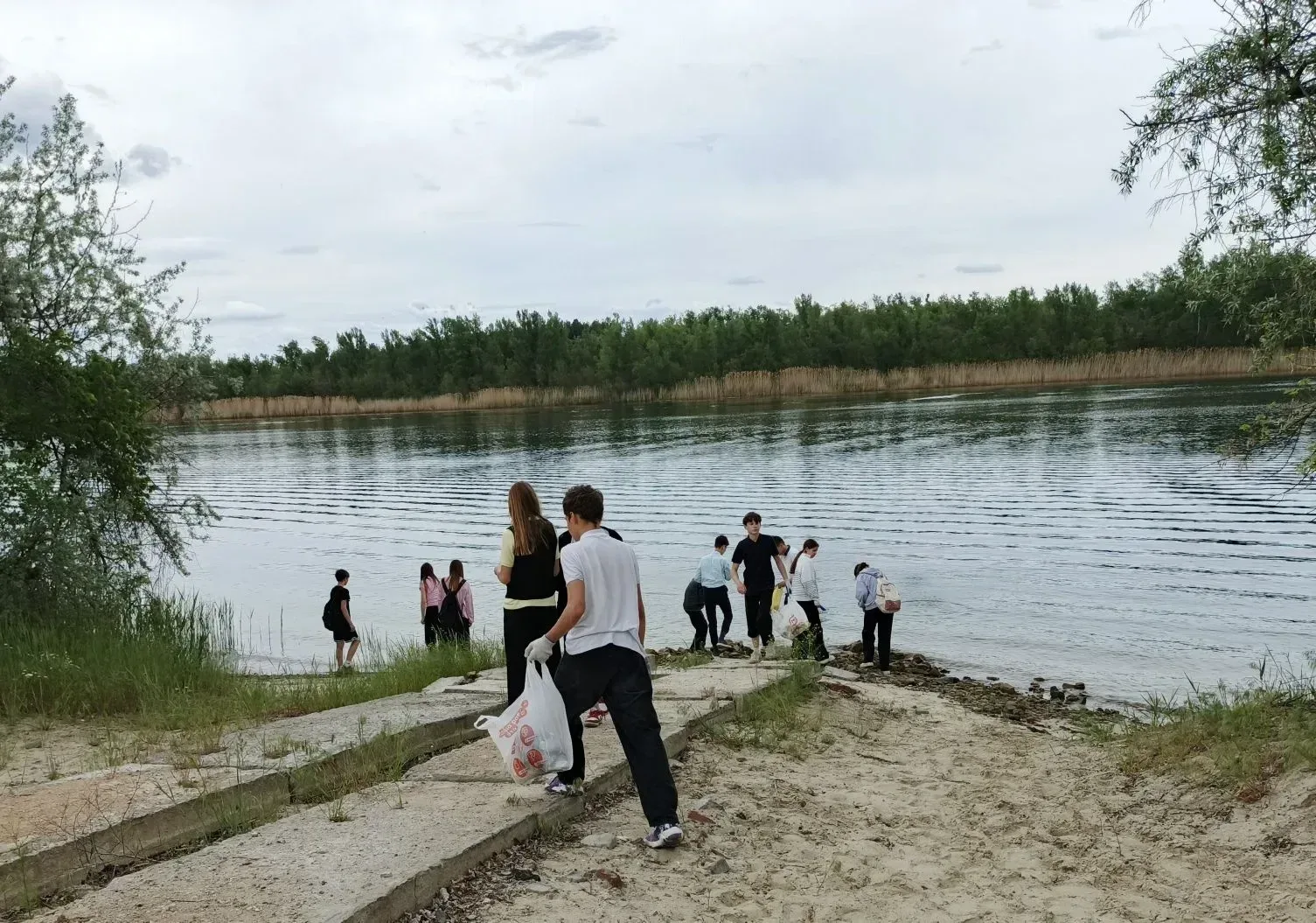 15.05.26г. учащиеся 7, 9, 11 классов с учителями Бердниковой Л.А., Бондаренко Н.И., Саввиной О.В., Б