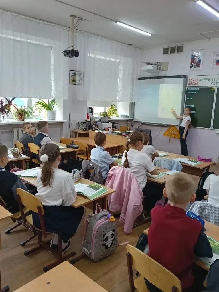 С 12 по 15 мая в МБОУ: Романовская СОШ прошли мероприятия, приуроченные ко Дню реки Дон. Классные ру