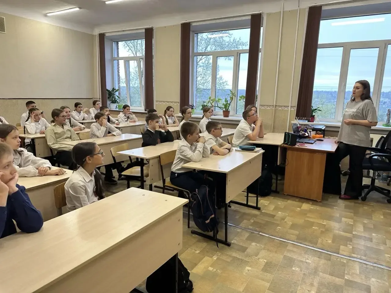 В нашей школе прошла очень важная и серьезная встреча. К нам в гости пришли представители поисково-с