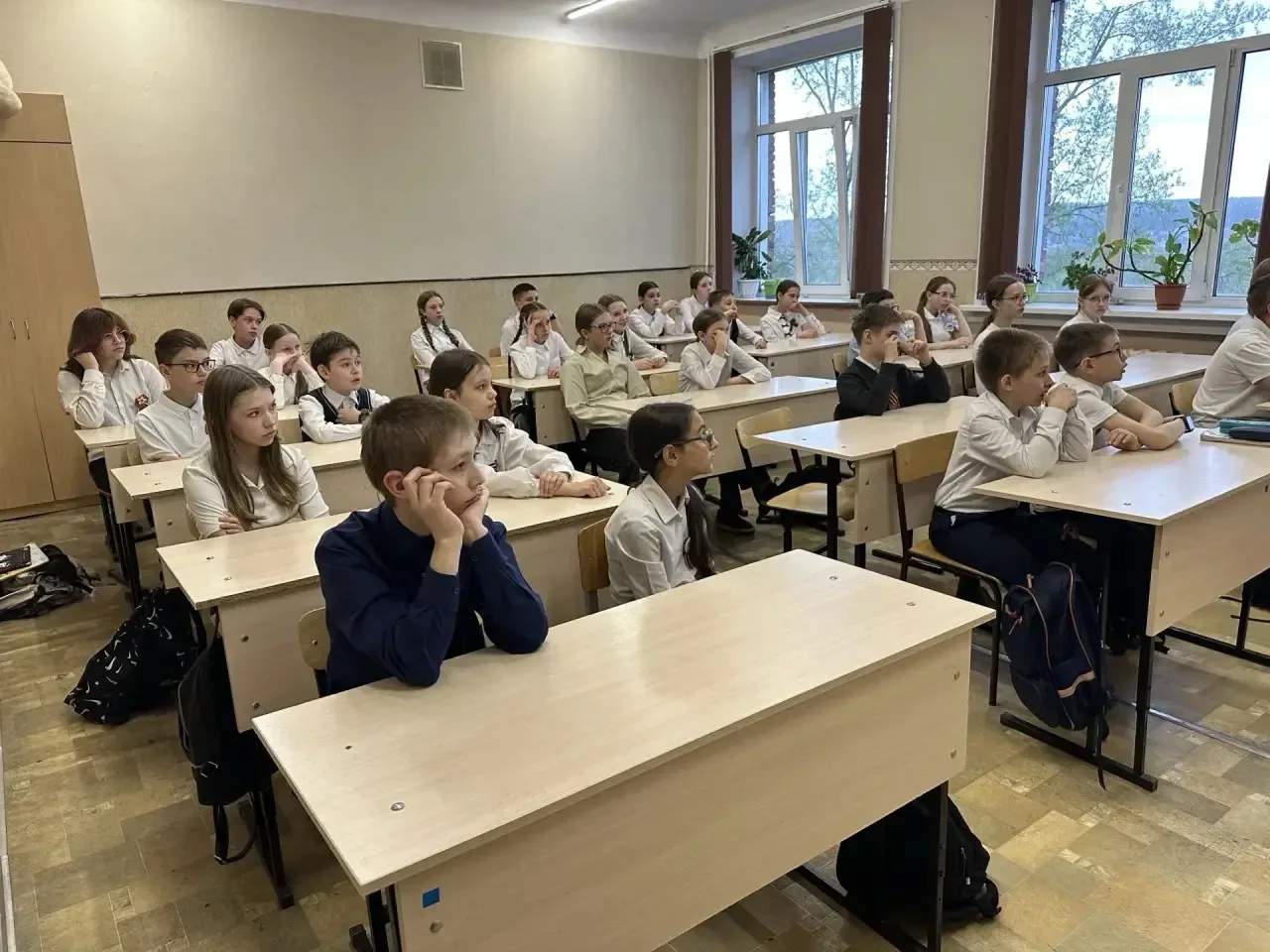 В нашей школе прошла очень важная и серьезная встреча. К нам в гости пришли представители поисково-с