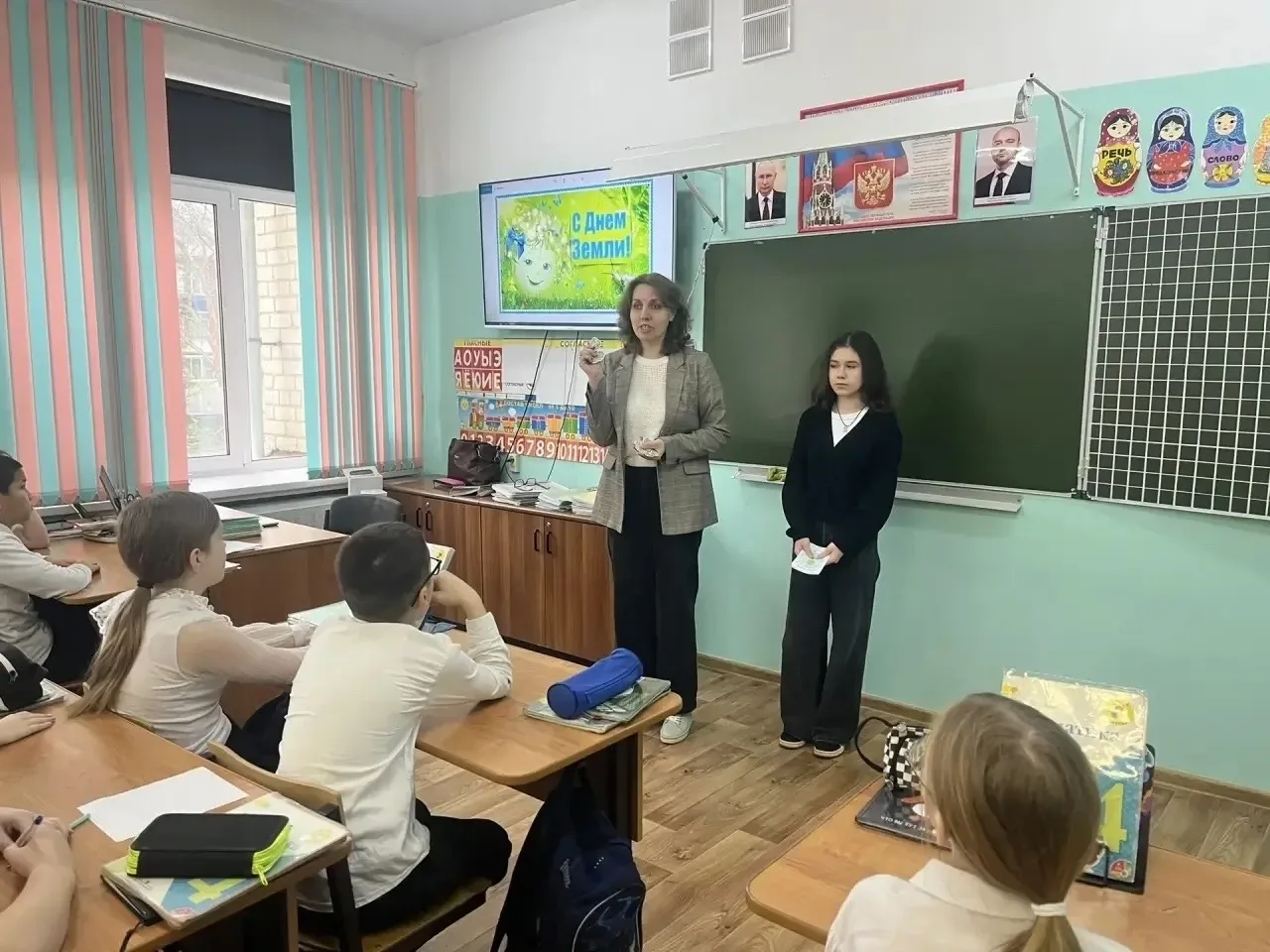 📆«Один день из жизни советника директора по воспитанию»  Мы ученики 8х классов ,активисты ученическо