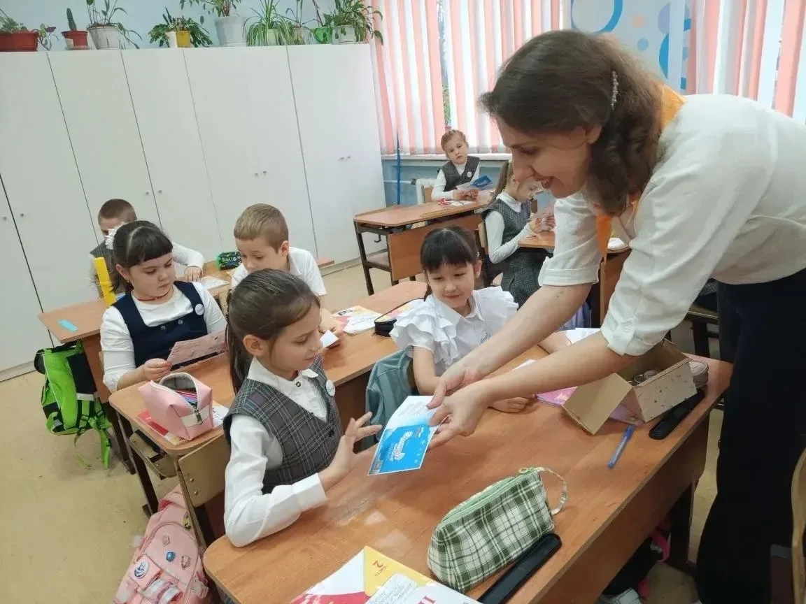 📆«Один день из жизни советника директора по воспитанию»  Мы ученики 8х классов ,активисты ученическо