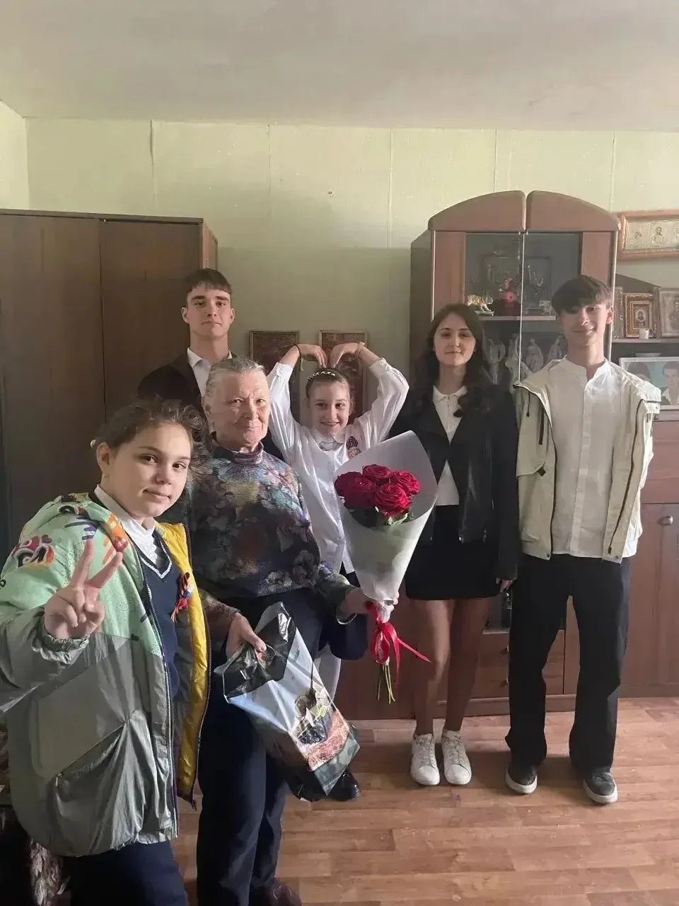 Гимназисты в День Победы присоединились к акции «С добрым утром, Ветеран!» и поздравили наших защитн