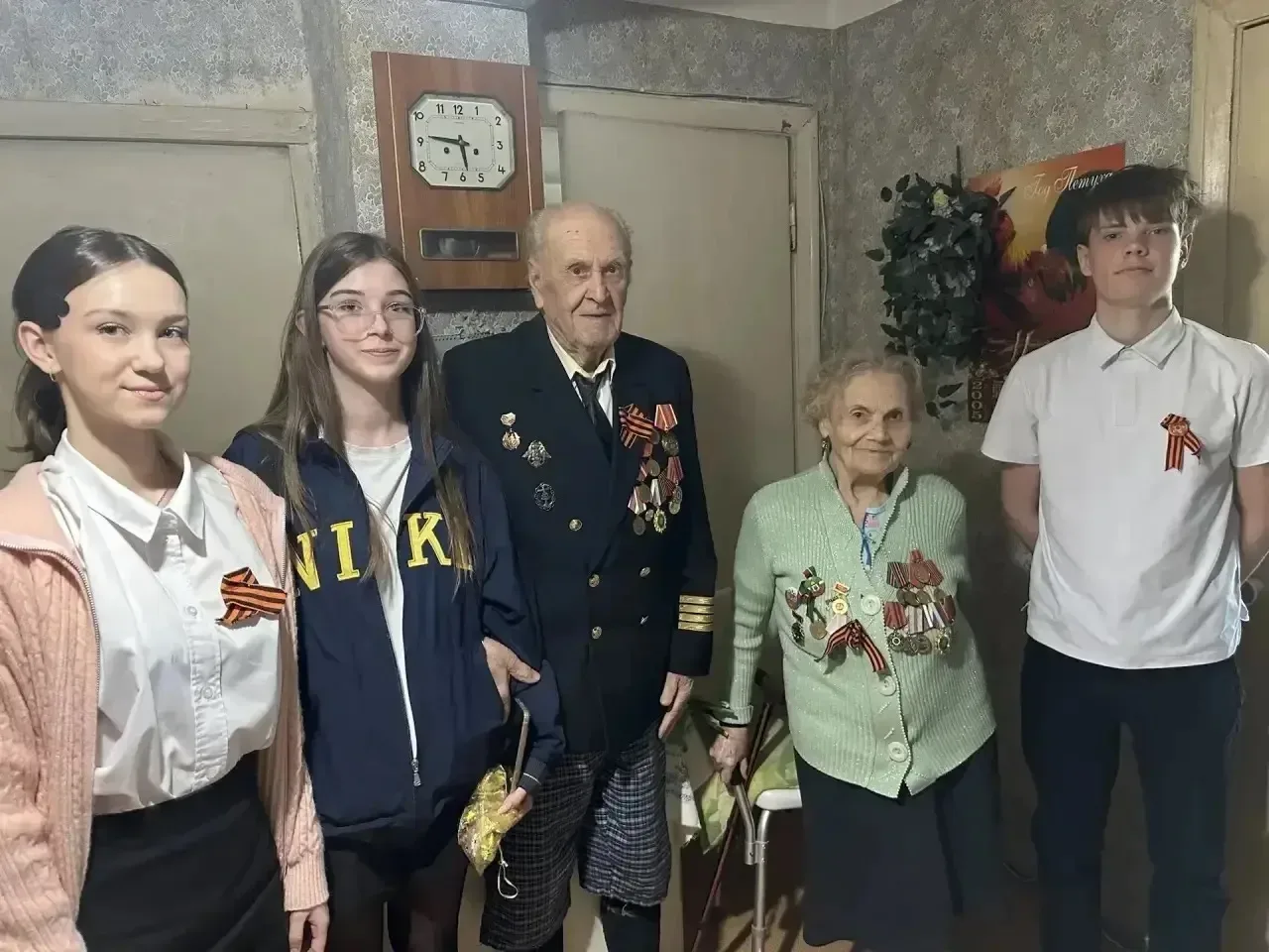Гимназисты в День Победы присоединились к акции «С добрым утром, Ветеран!» и поздравили наших защитн