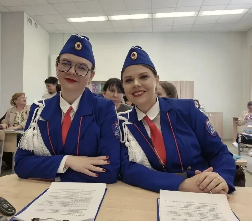 Руководители отряда юных инспекторов дорожного движения (ЮИД) детского сада № 127 города Севастополя