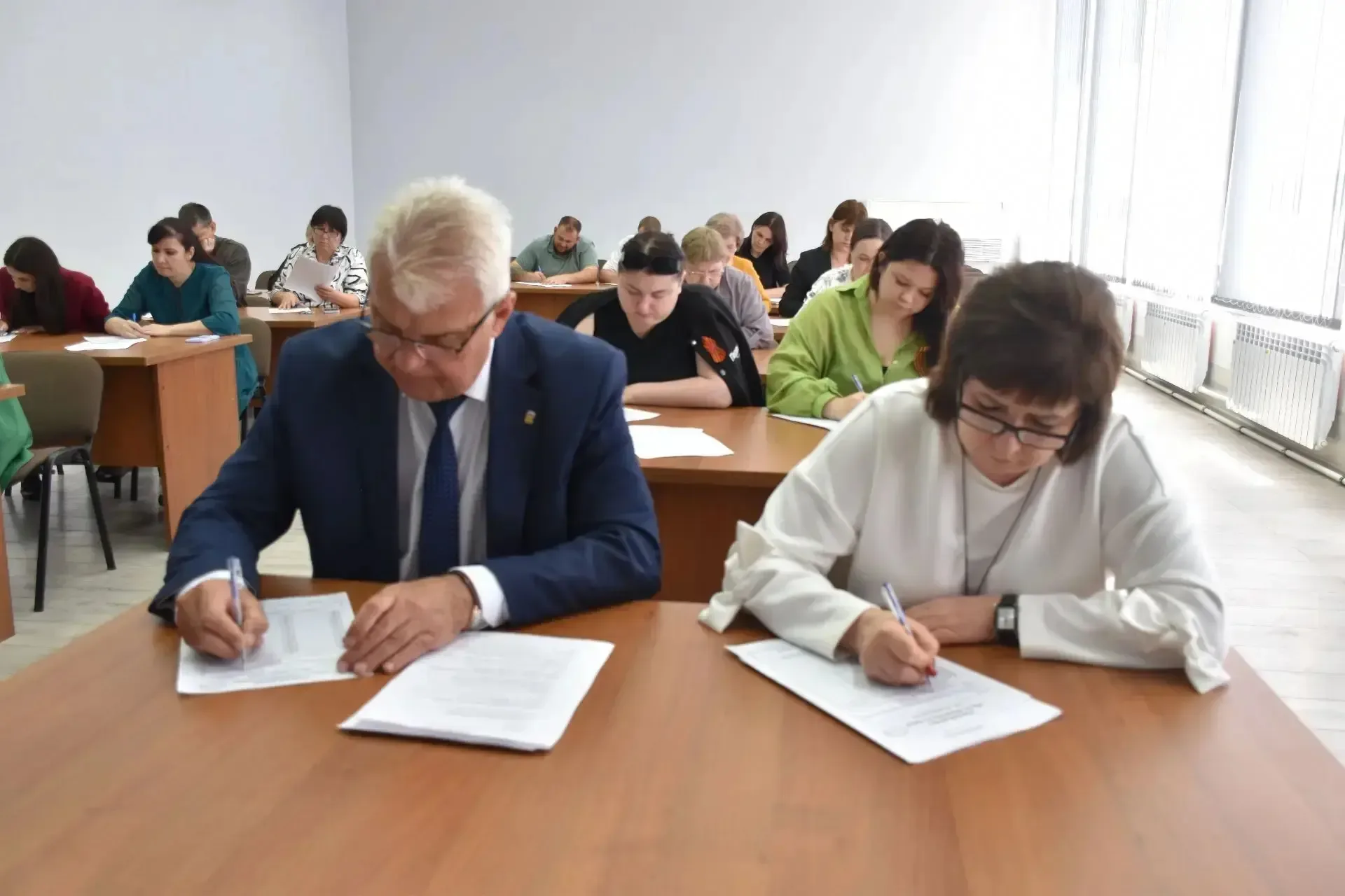 Более тысячи жителей Ставрополья проверили знания избирательного права на краевом диктанте.  Масштаб