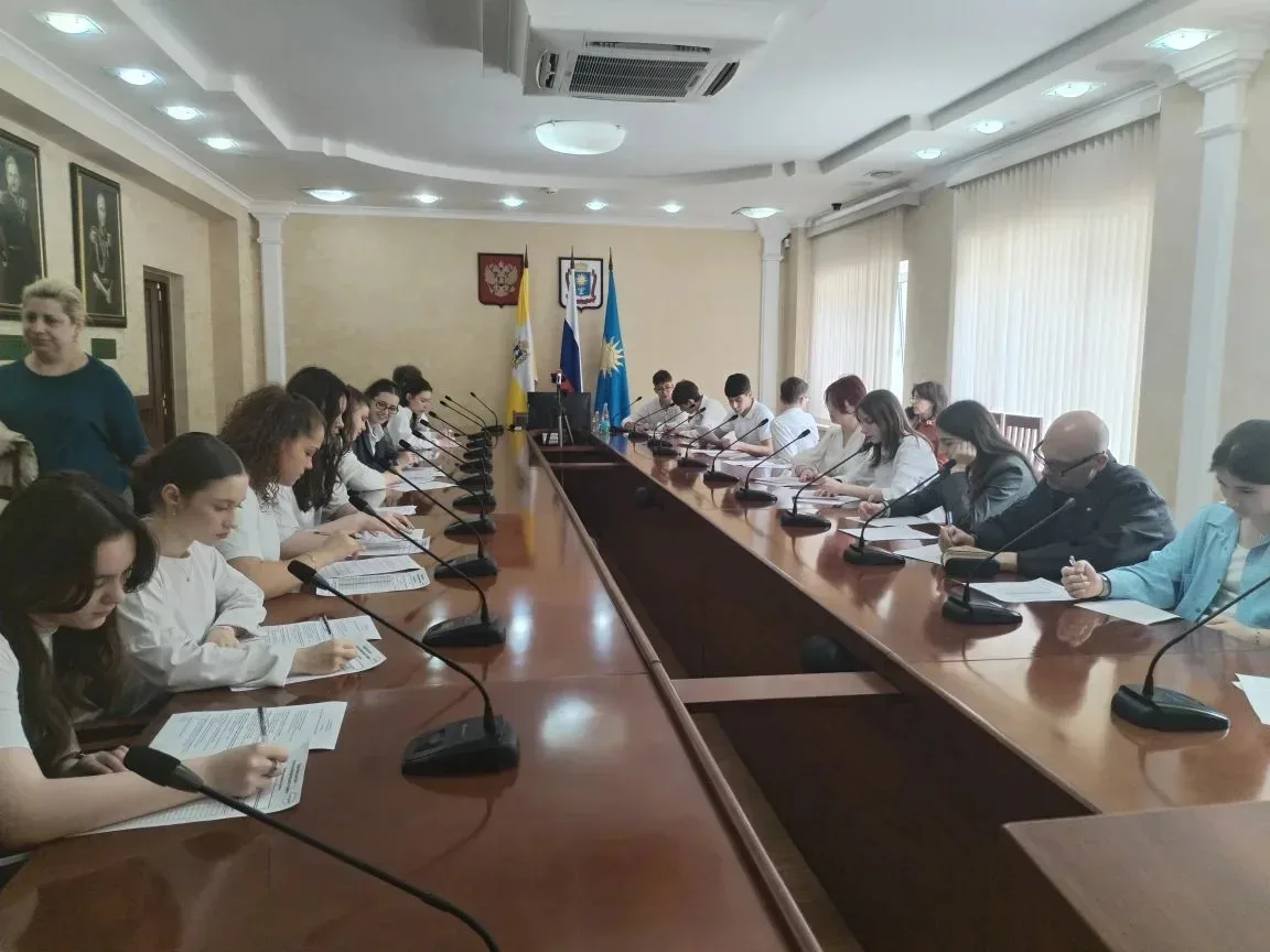 Более тысячи жителей Ставрополья проверили знания избирательного права на краевом диктанте.  Масштаб