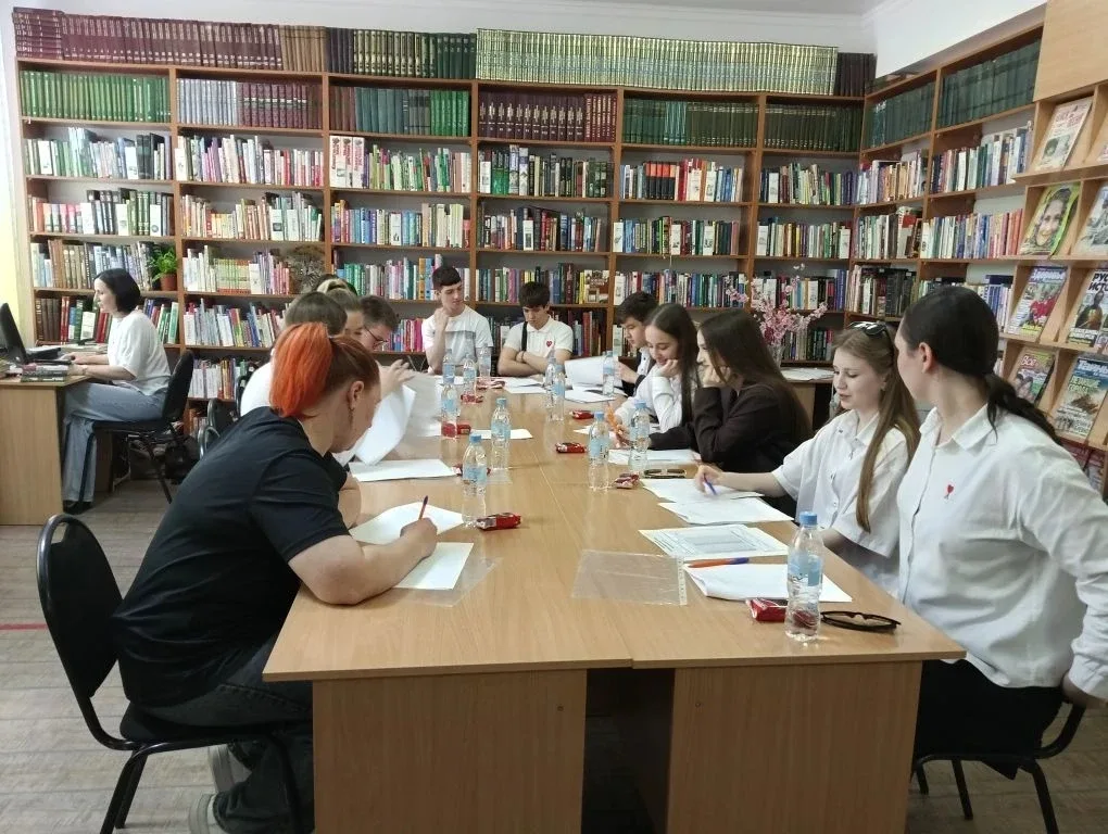 Более тысячи жителей Ставрополья проверили знания избирательного права на краевом диктанте.  Масштаб