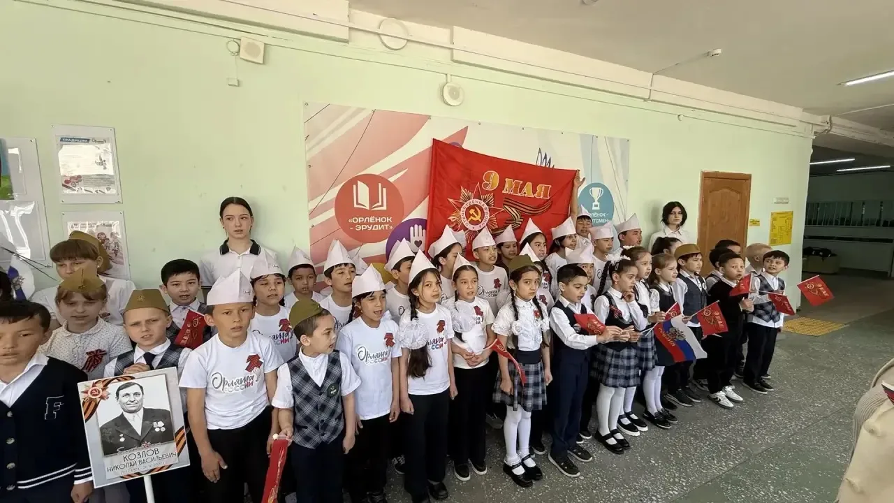 🇷🇺МИТИНГ🇷🇺  В преддверии 9 мая в нашей школе прошел торжественный митинг, посвященный 81-й годовщине