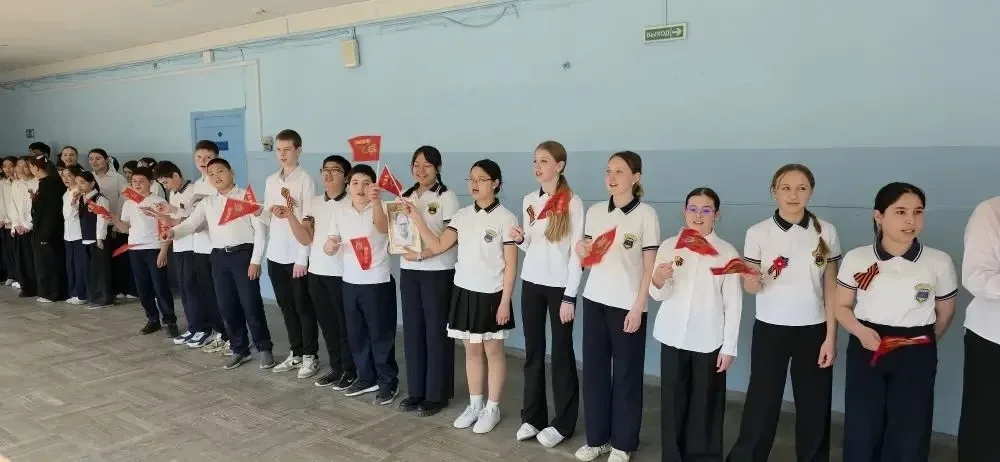 🇷🇺МИТИНГ🇷🇺  В преддверии 9 мая в нашей школе прошел торжественный митинг, посвященный 81-й годовщине