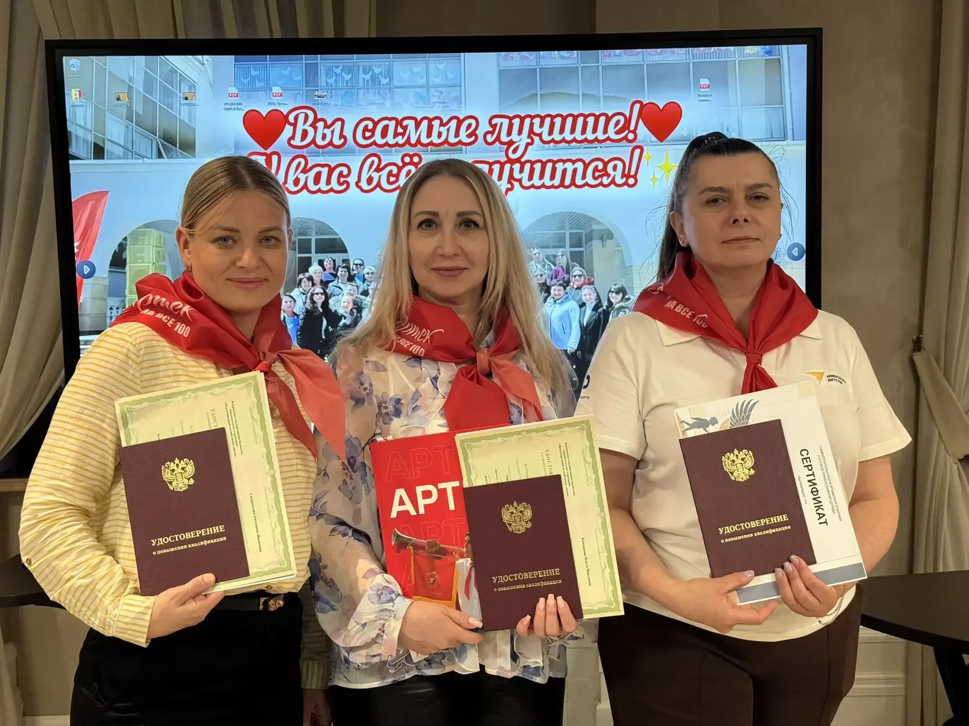 Наша команда прокачала воспитание в легендарном «Артеке»! 🏕️📚  Управленчнская команда школы прошла о