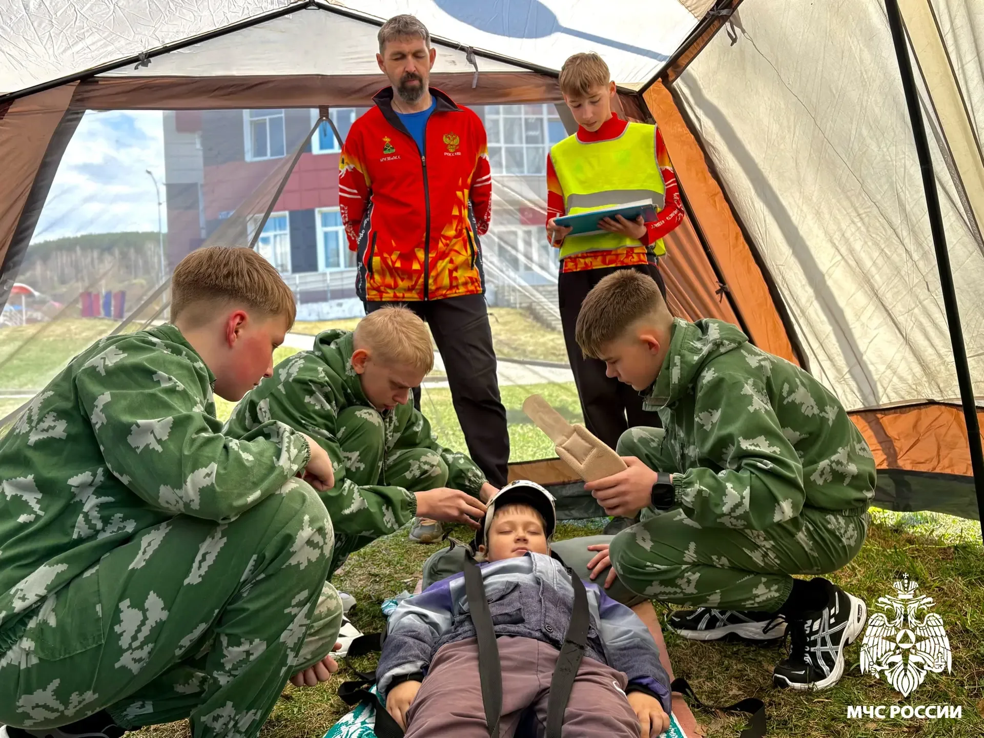 🚨 В городе Калтан на базе  СК «Энергетик» состоялись муниципальные соревнования среди отрядов дружин