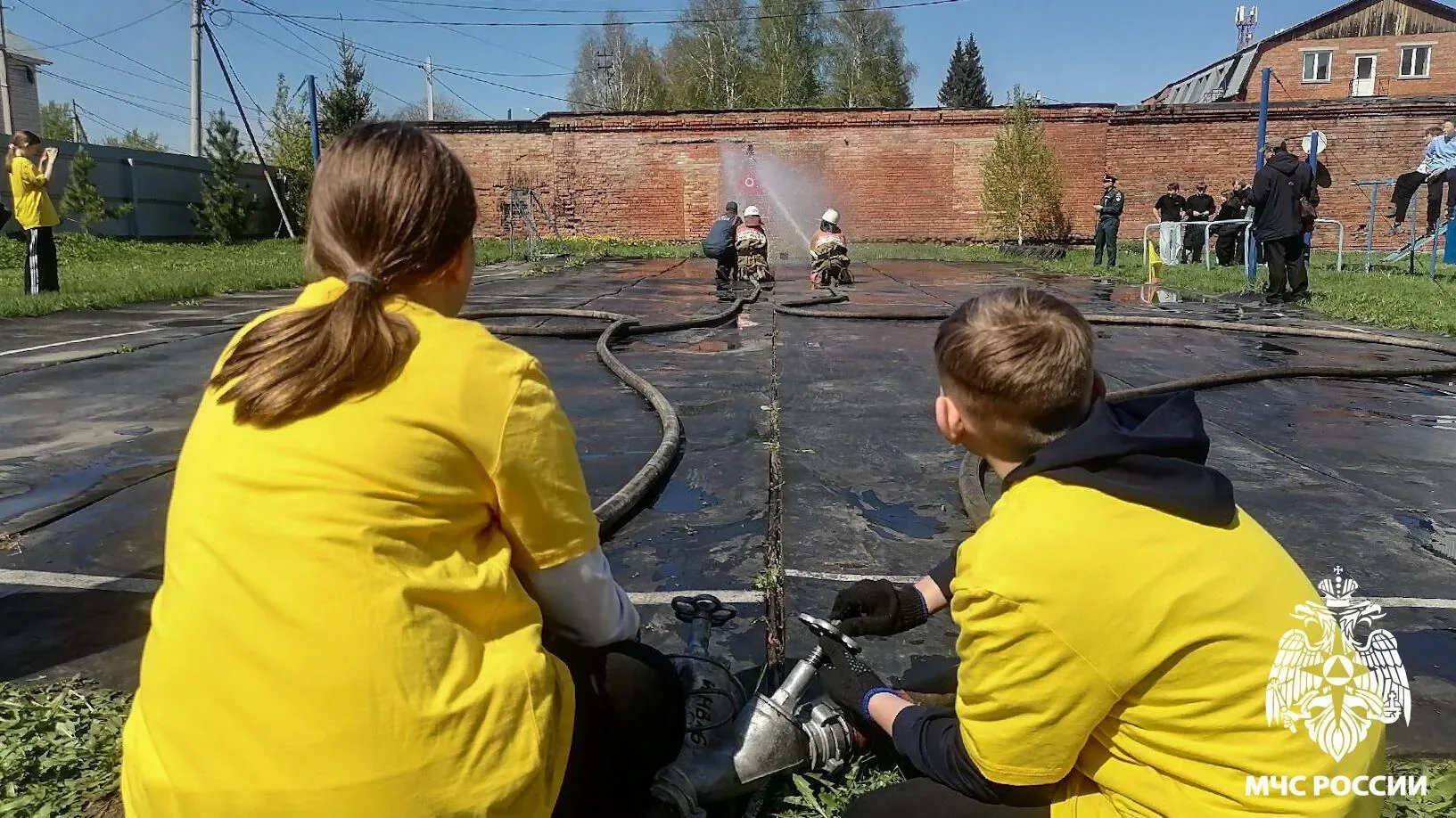 🔥 В Юрге юные пожарные тушили «огонь» по-настоящему  На базе первой пожарно-спасательной части прошё