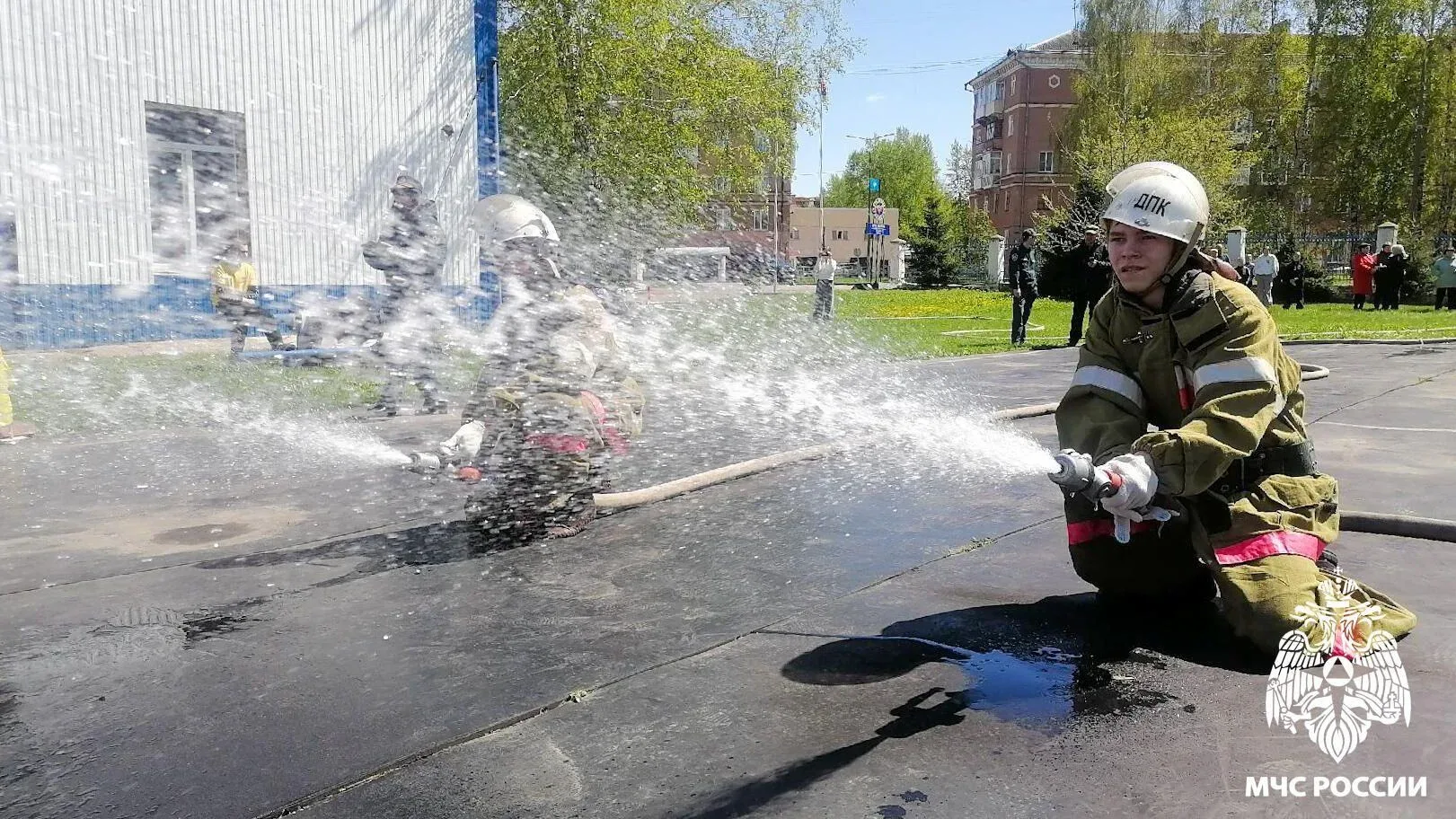 🔥 В Юрге юные пожарные тушили «огонь» по-настоящему  На базе первой пожарно-спасательной части прошё