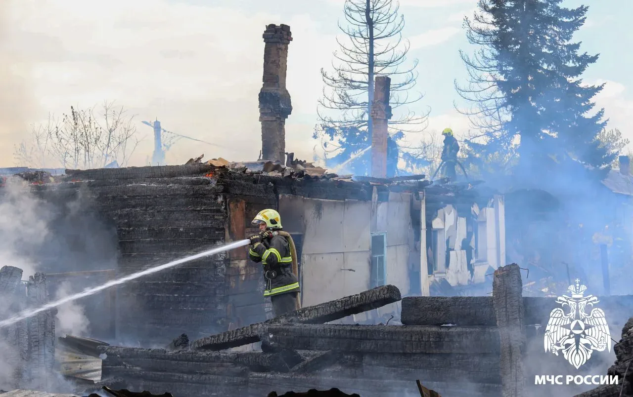 ❗️Остались без крыши над головой  ⚠ На улице Поворжевского в жилом районе Пионер произошел пожар. На