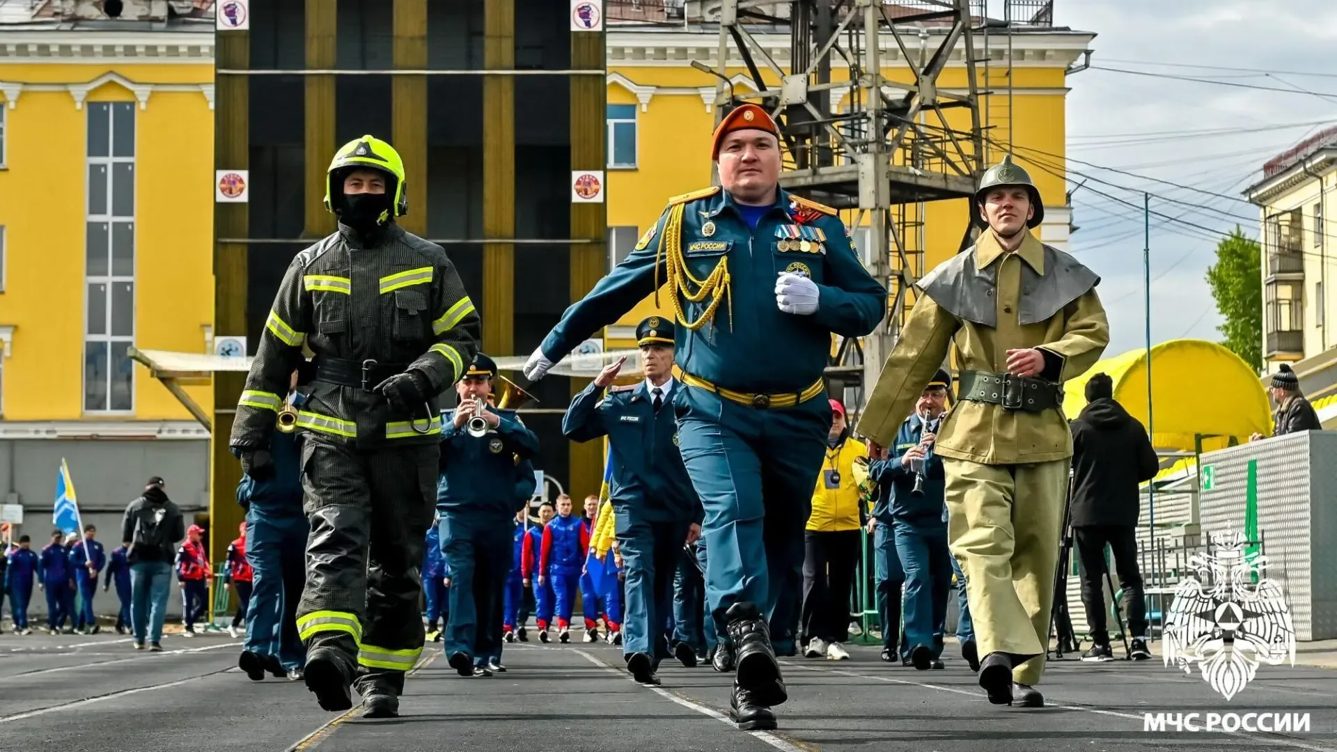 🔥 В Новокузнецке стартовали всероссийские соревнования по пожарно-спасательному спорту  Они посвящен