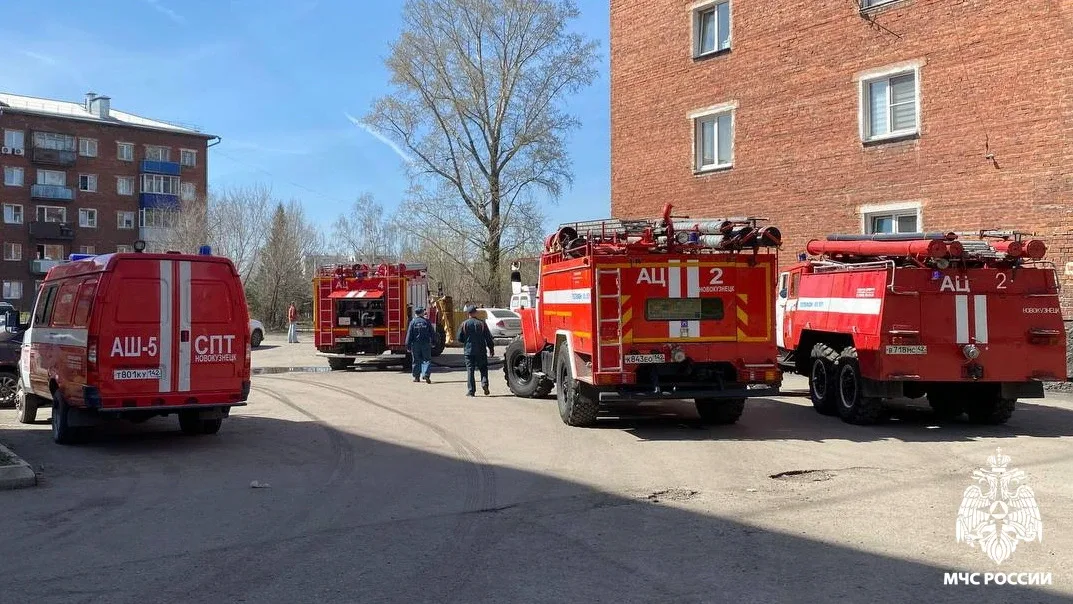 🔥 Пожар в Новокузнецке  В Орджоникидзевском районе Новокузнецка произошёл пожар в многоквартирном жи